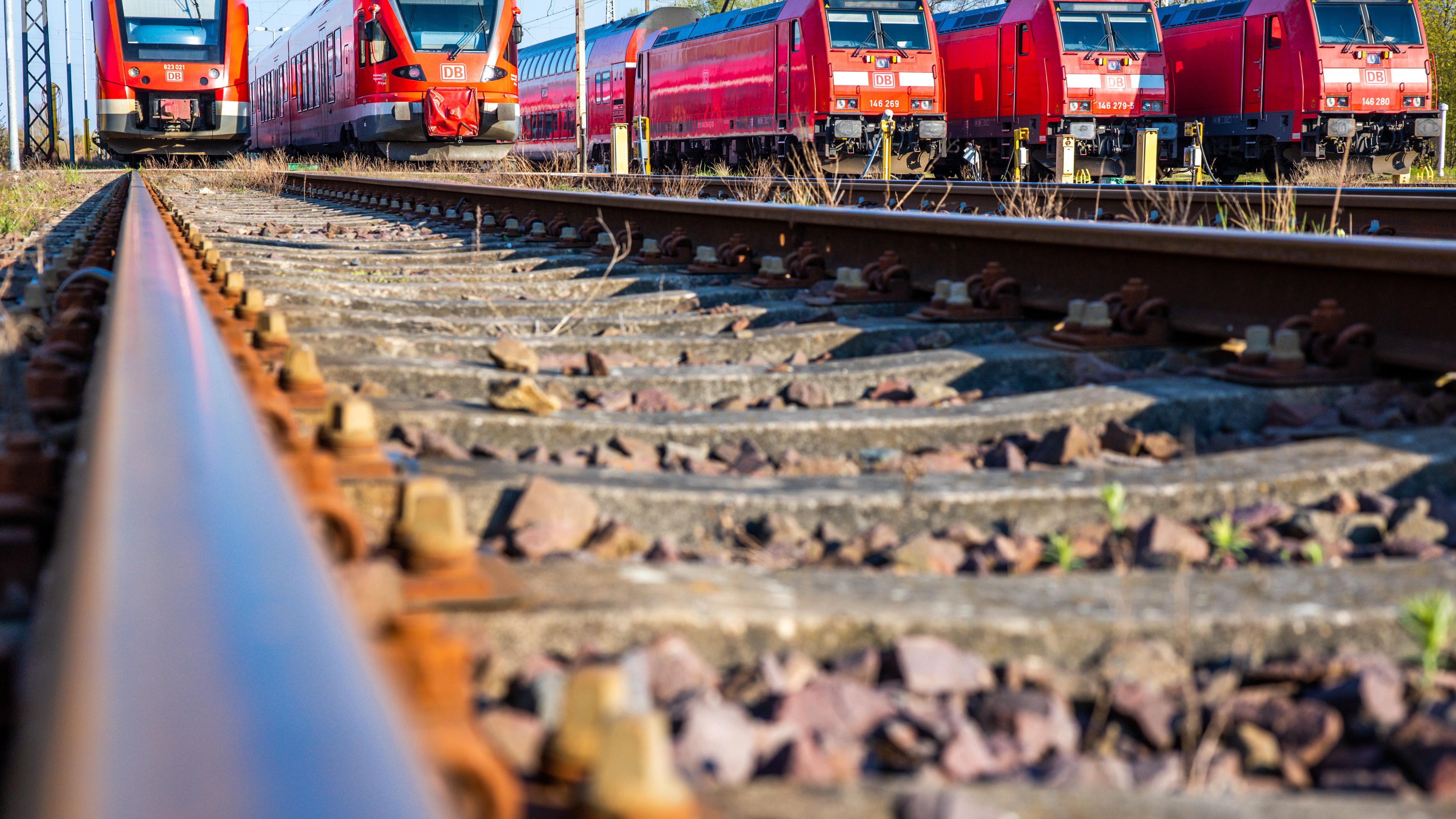 Monopolkommission Für Aufspaltung Der Deutschen Bahn - ZDFheute