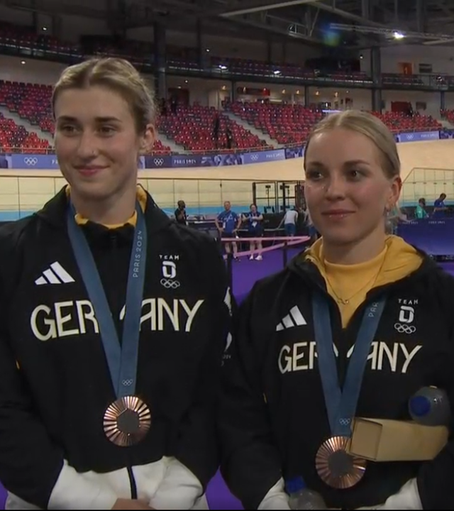 Pauline Grabosch, Emma Hinze und Lea Friedrich beim interview nach ihrer Bronzemedaille bei Bahnrad.