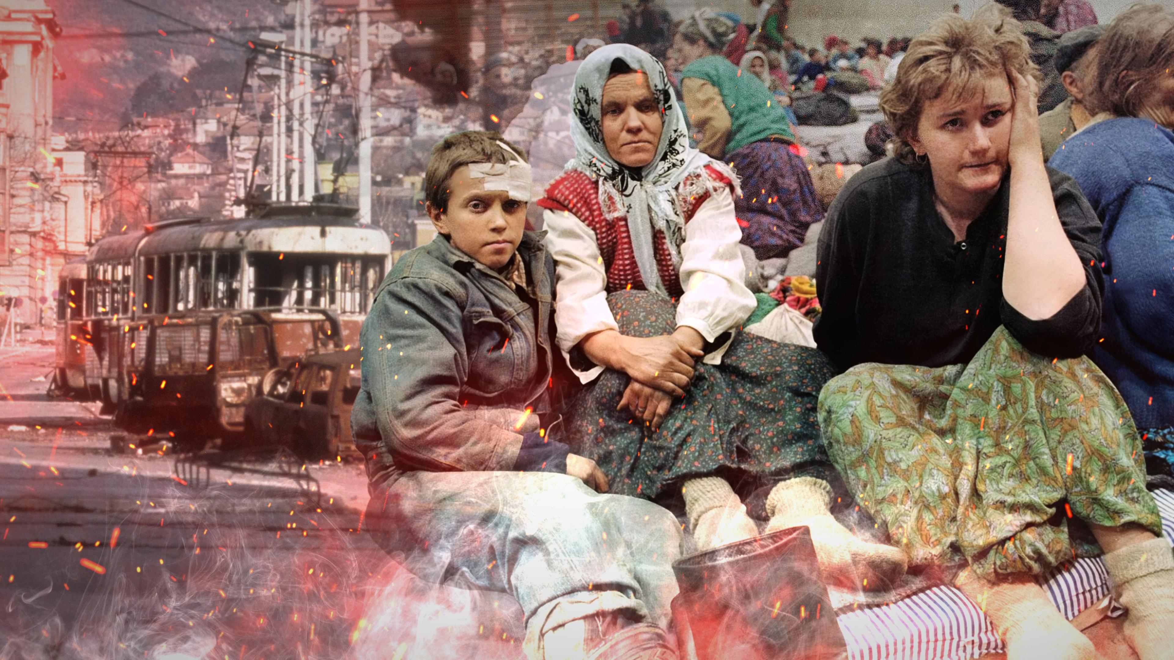 Rechts eine Gruppe jugoslawische Flüchtlinge in einer Notunterkunft; links eine zerstörte Straßenbahn