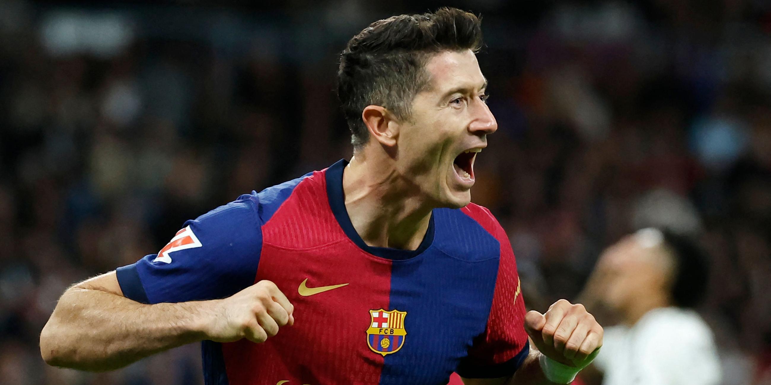 Barcelonas Stürmer (#09) Robert Lewandowski feiert den zweiten Treffer.