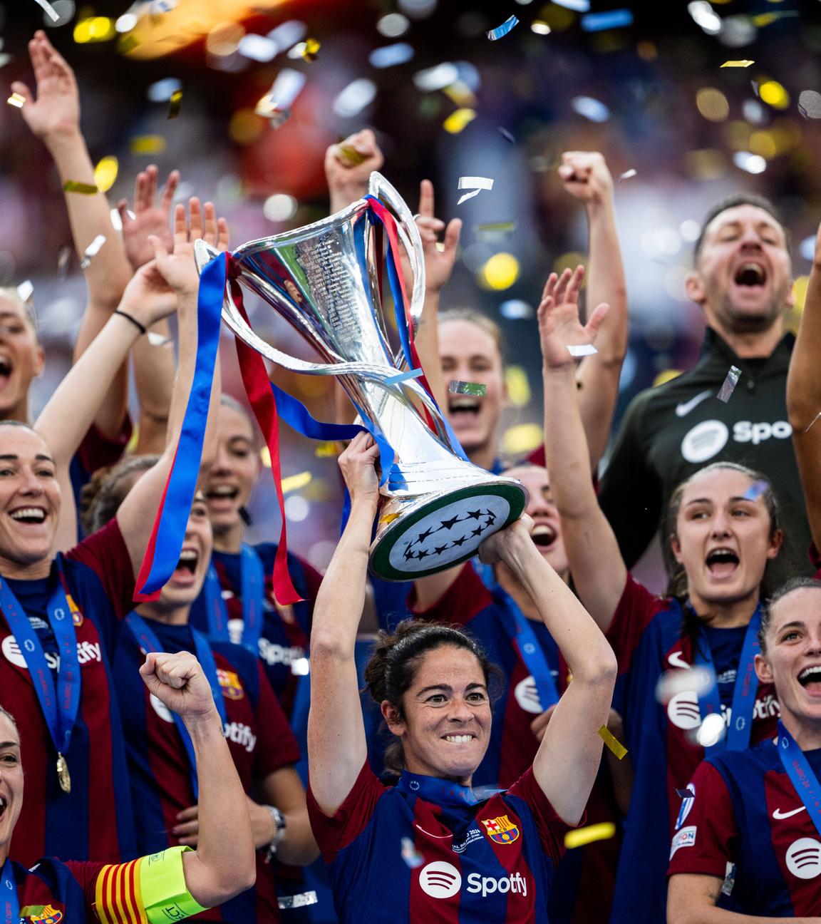Barcelonas Spielerinnen jubeln über den Sieg im Champions League Finale am 25.05.2024.