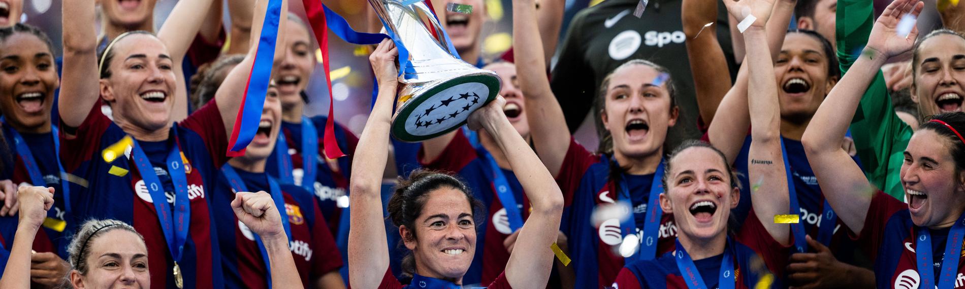 Barcelonas Spielerinnen jubeln über den Sieg im Champions League Finale am 25.05.2024.