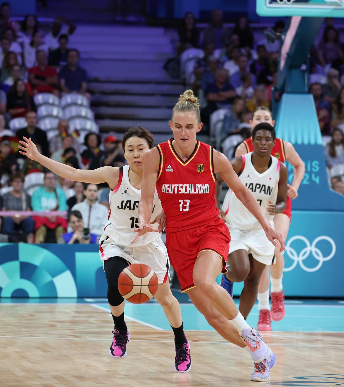 Deutschlands Leonie Fiebich in Aktion beim Spiel gegen Japan am 01.08.2024.