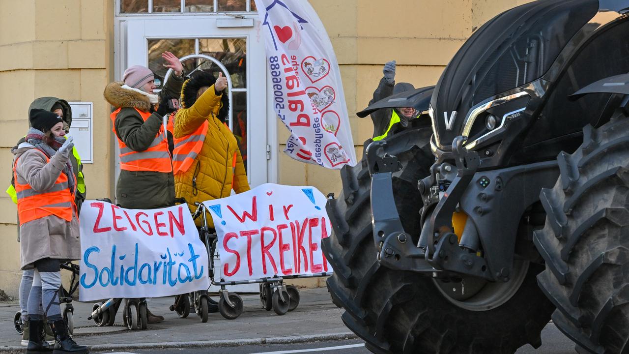 Zahlreiche Blockaden: Bauernproteste Gehen In Die Zweite Runde - ZDFheute