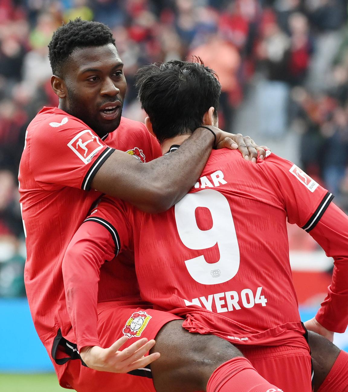 Jubel Sardar Azmoun (Bayer Leverkusen), Timothy Fosu-Mensah (Bayer 04 Leverkusen).