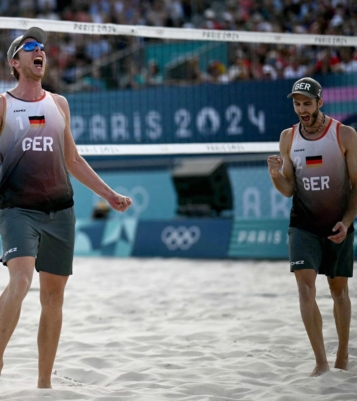 Nils Ehlers und Clemens Wickler aus Deutschland während dem Halbfinale des Beachvolleyballs gegen Norwegen.