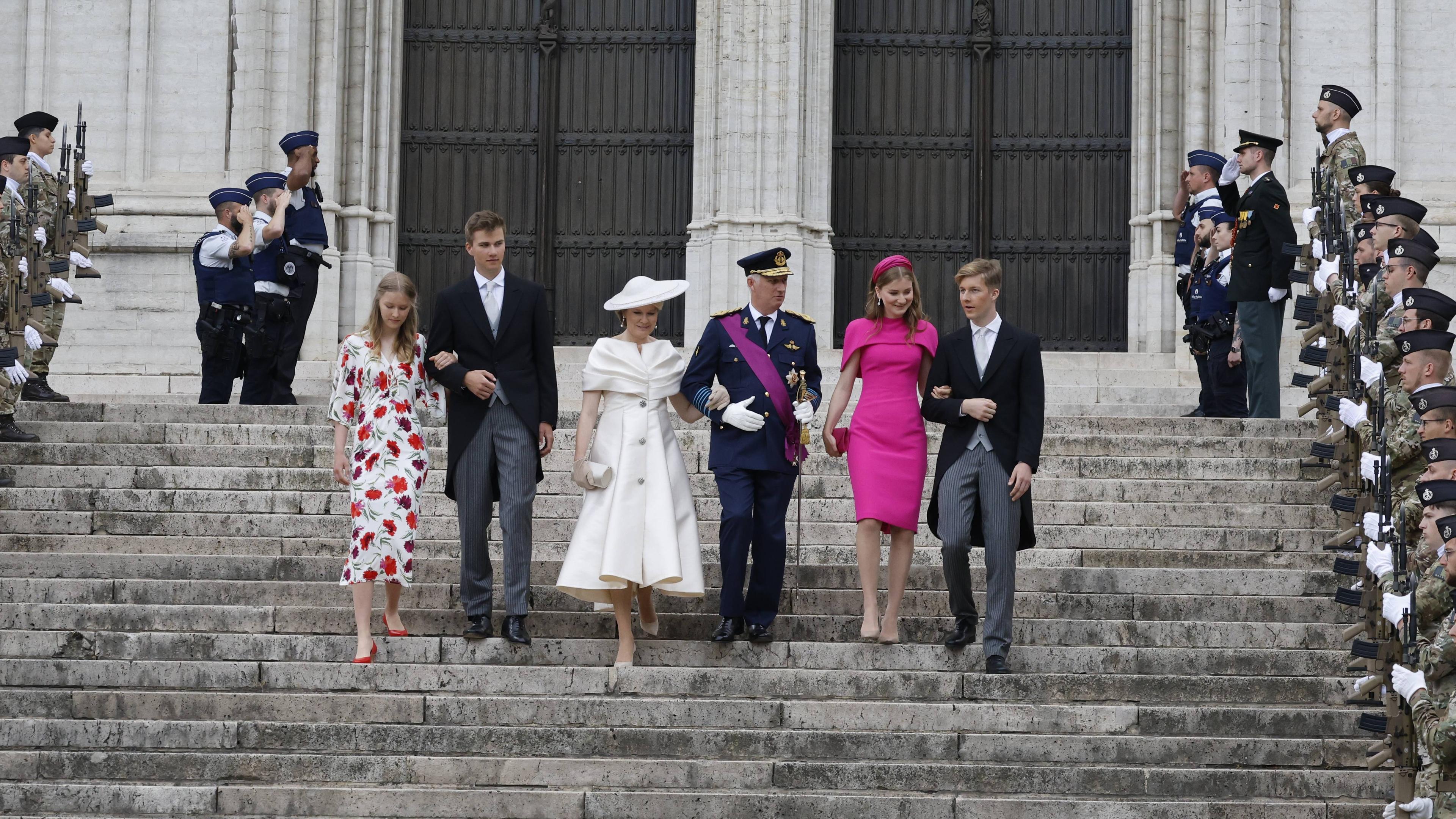 Prinzessin Eleonore, Prinz Gabriel, Königin Mathilde von Belgien, König Philippe-Filip von Belgien, Kronprinzessin Elisabeth und Prinz Emmanuel am belgischen Nationalfeiertag am 21.07.2024.