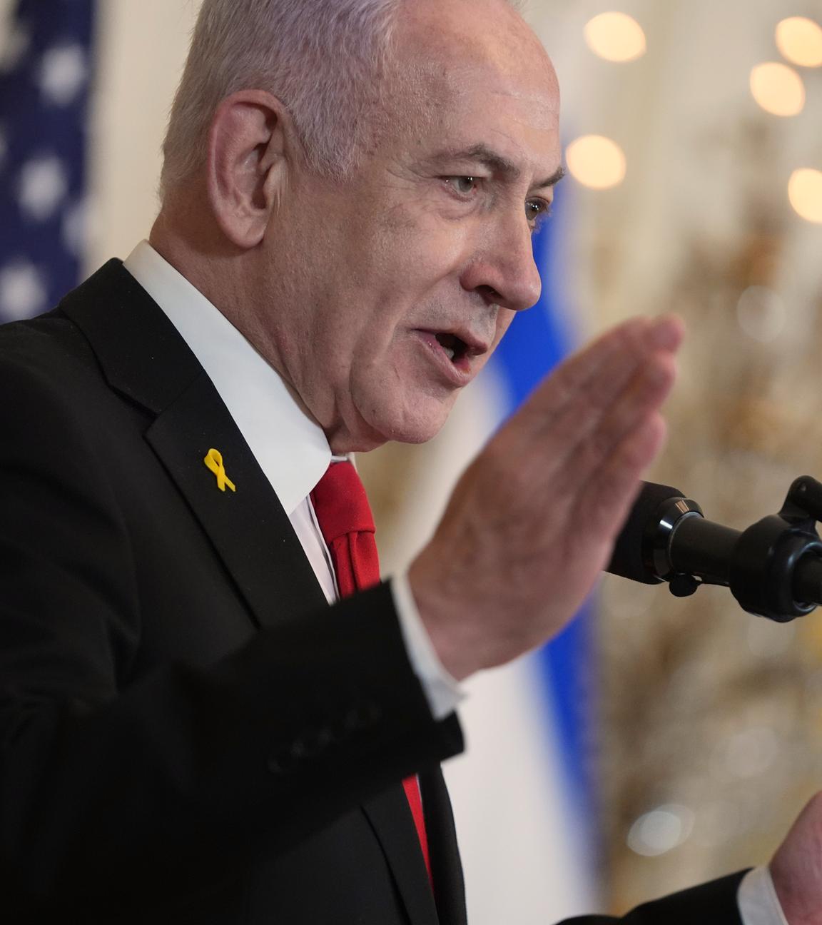 Israels Ministerpräsident Benjamin Netanjahu spricht im East Room des Weißen Hauses.