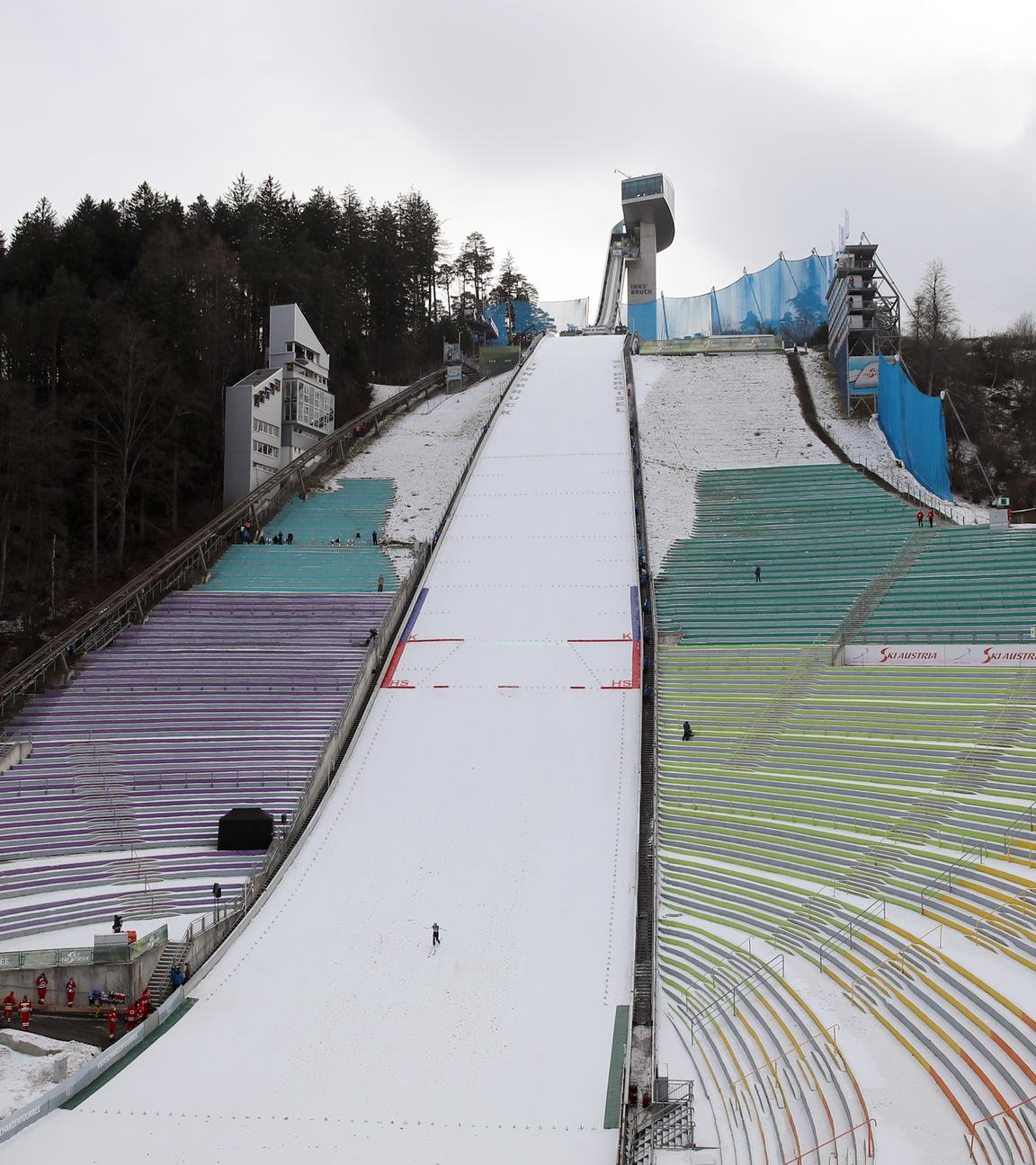 Ein Blick auf die leere Tribüne der Bergiselschanze.