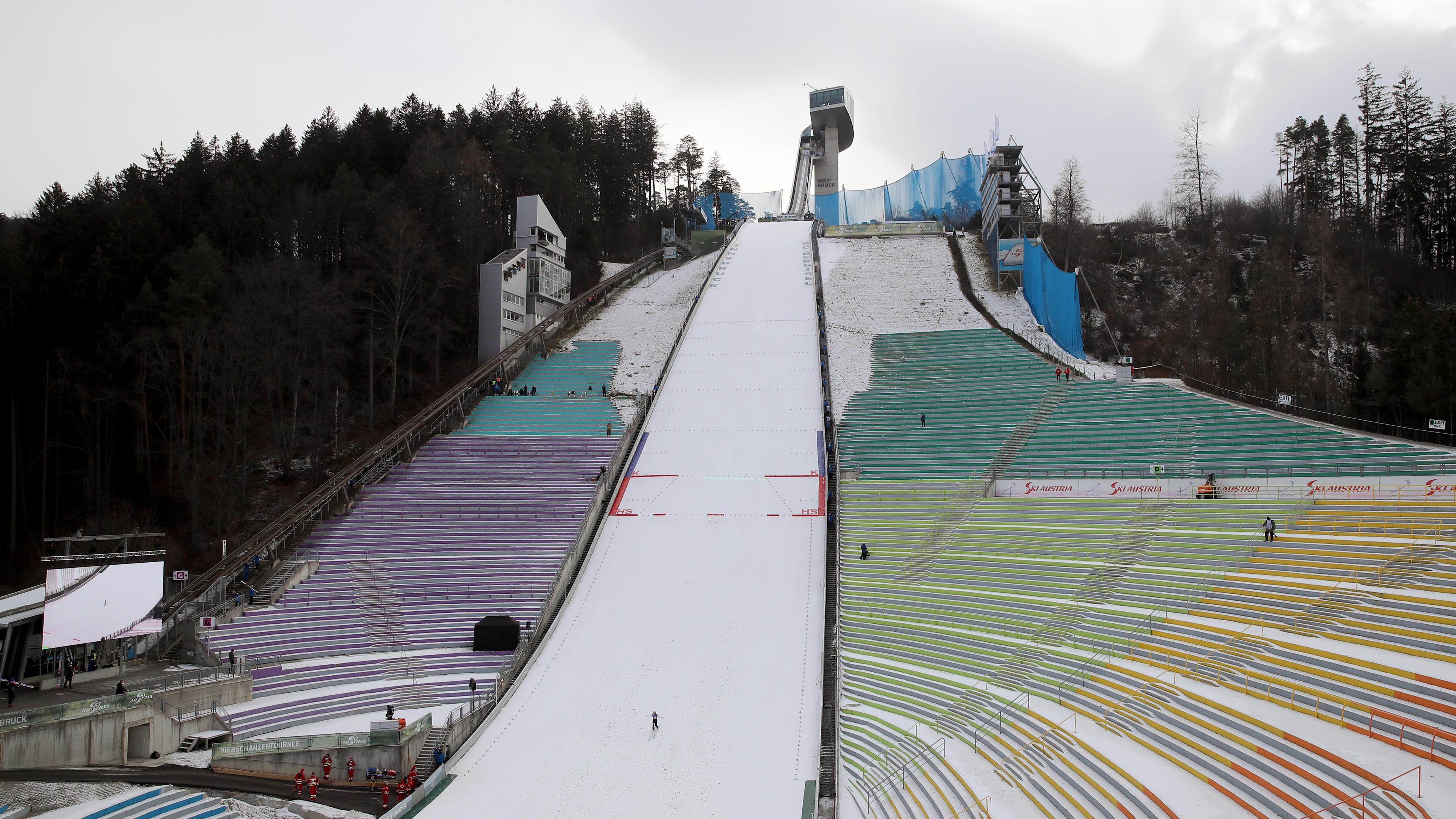 Ein Blick auf die leere Tribüne der Bergiselschanze.