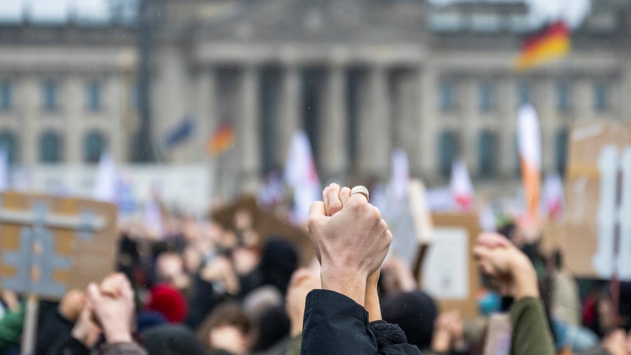Größte Demonstration Protest Gegen Rechtsextremismus In Berlin Zdfheute