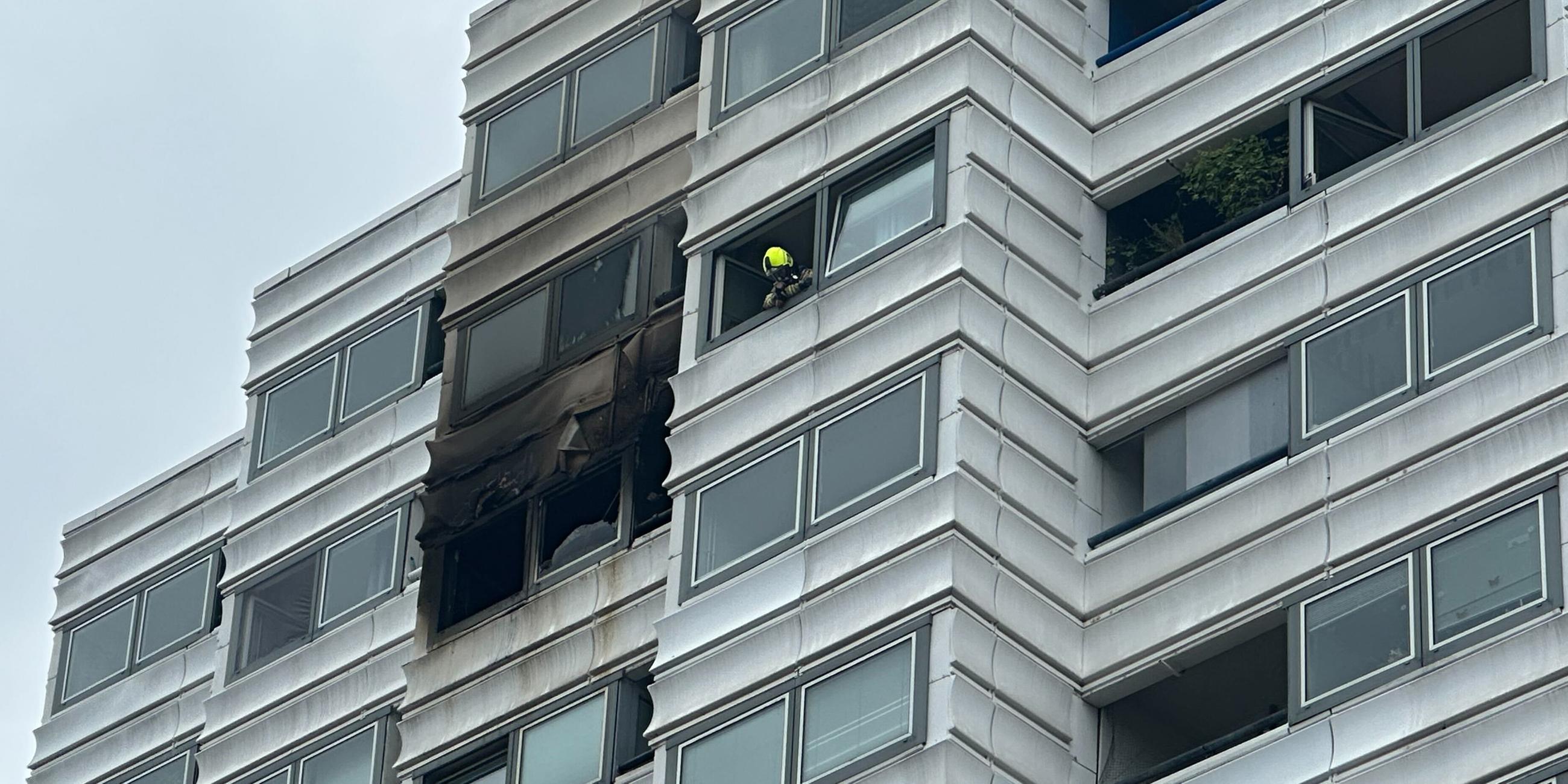 Berlin: Zwei Tote Nach Sprung Aus Brennendem Hochhaus - ZDFheute