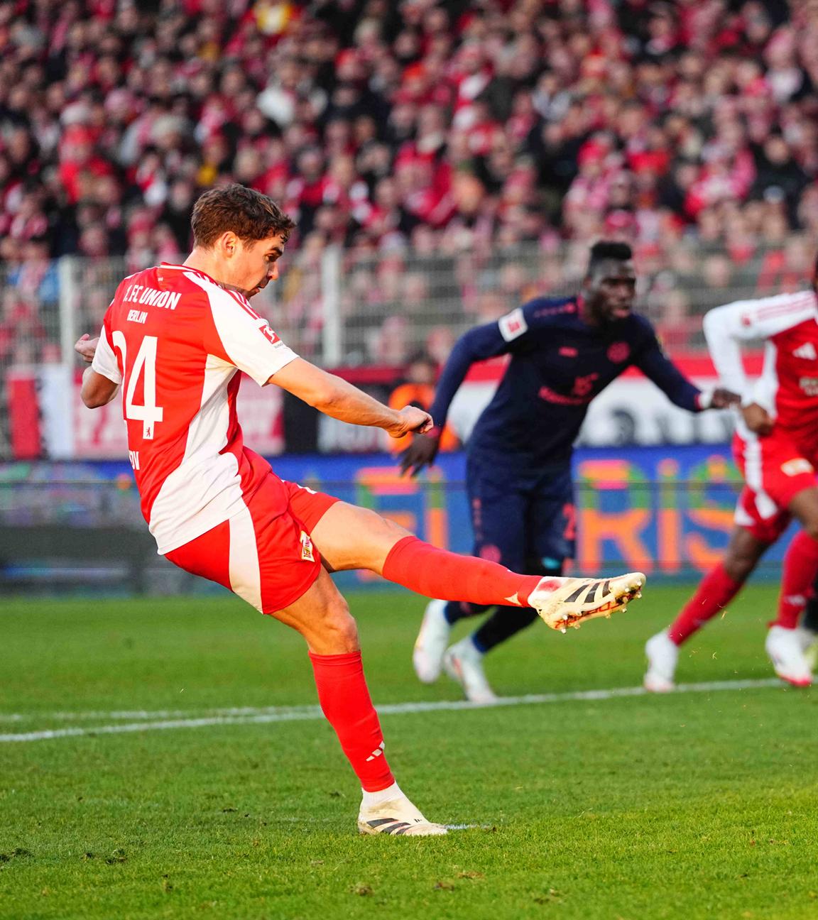 Berlins Robert Skov in Aktion beim Spiel gegen Mainz am 19.01.2025.