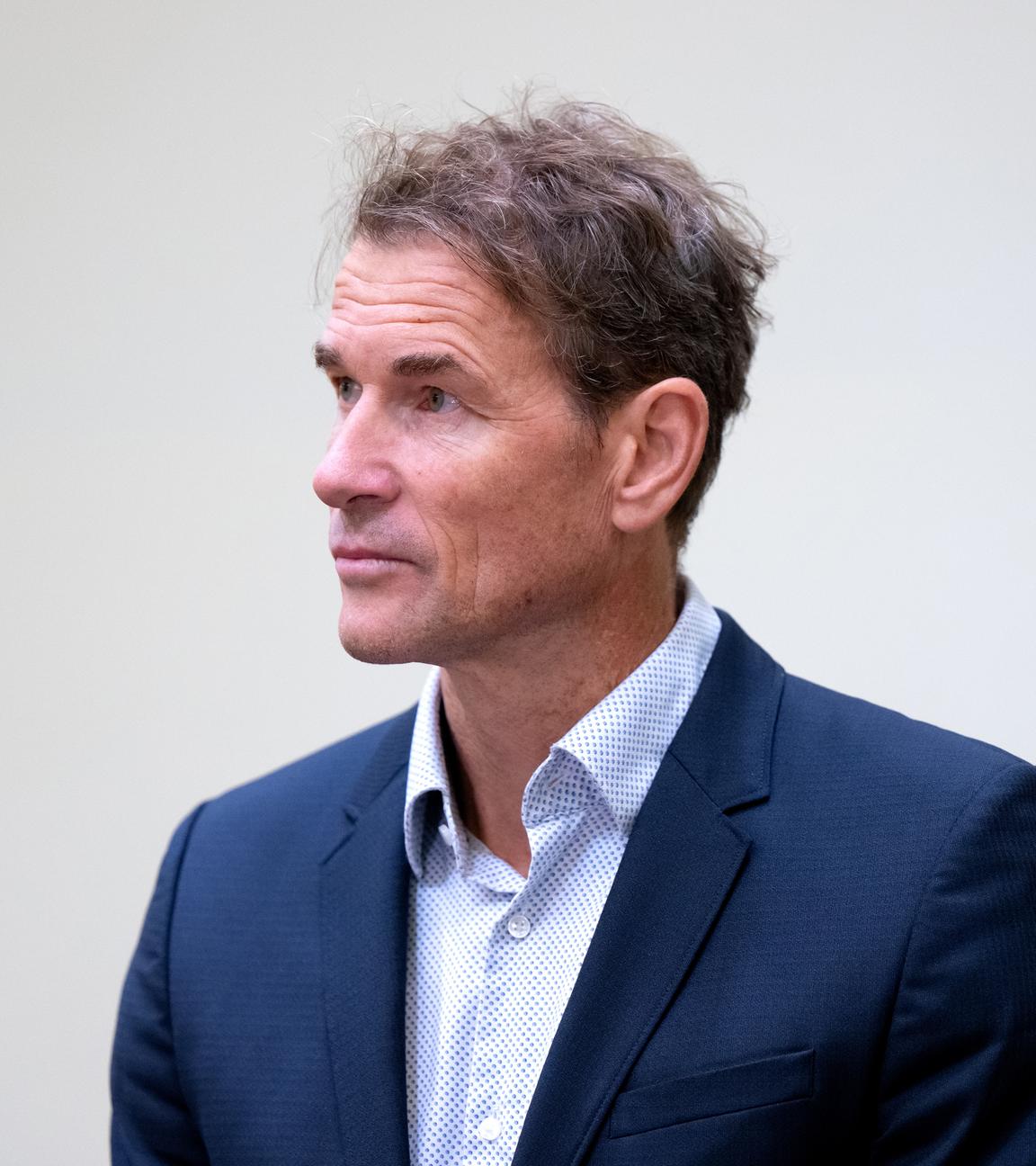 Bayern, München: Der ehemalige Fußball-Nationaltorwart Jens Lehmann steht vor Beginn des Berufungsprozesses am Landgericht im Gerichtssaal.