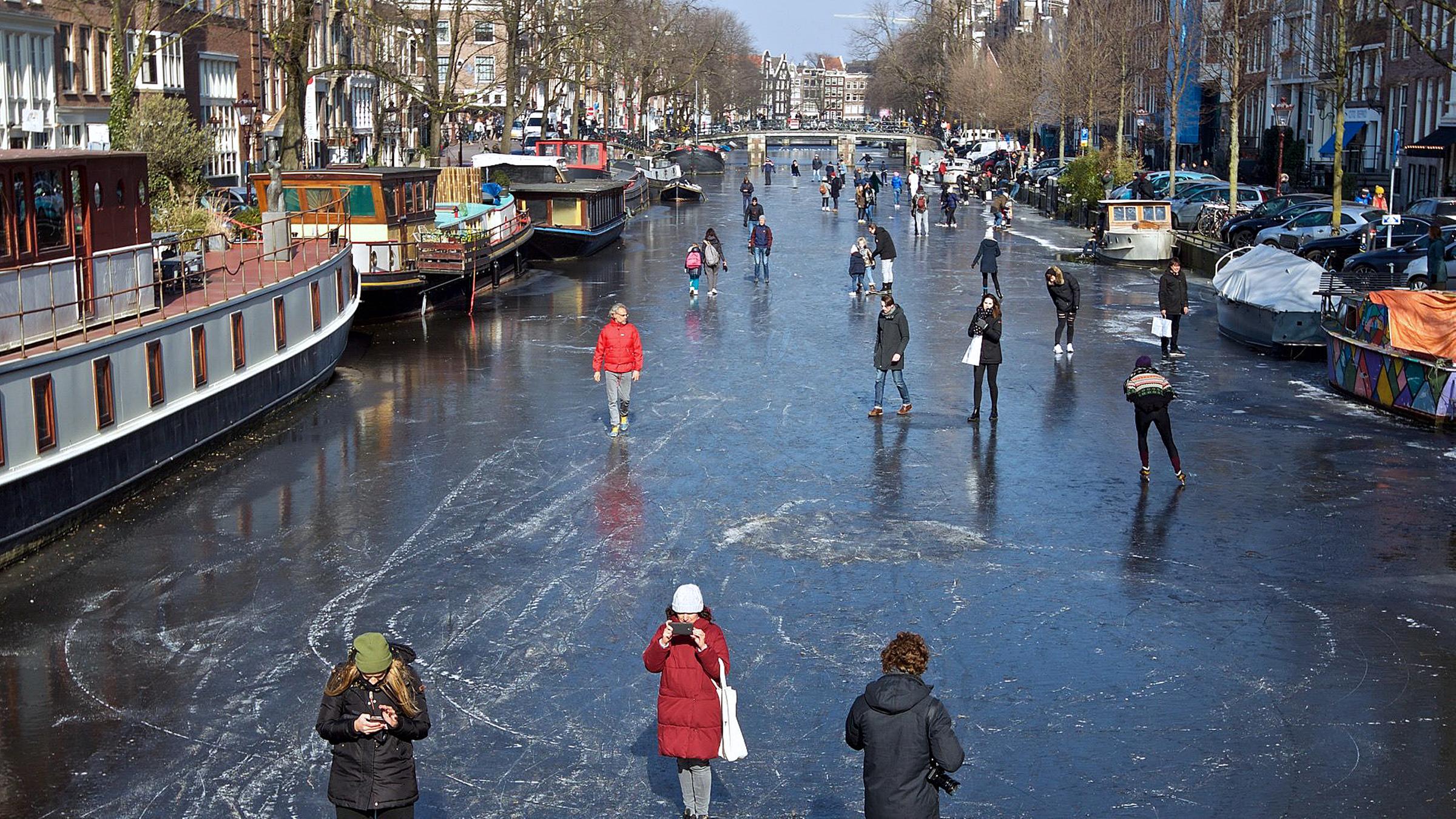 Замерзшие каналы Амстердама
