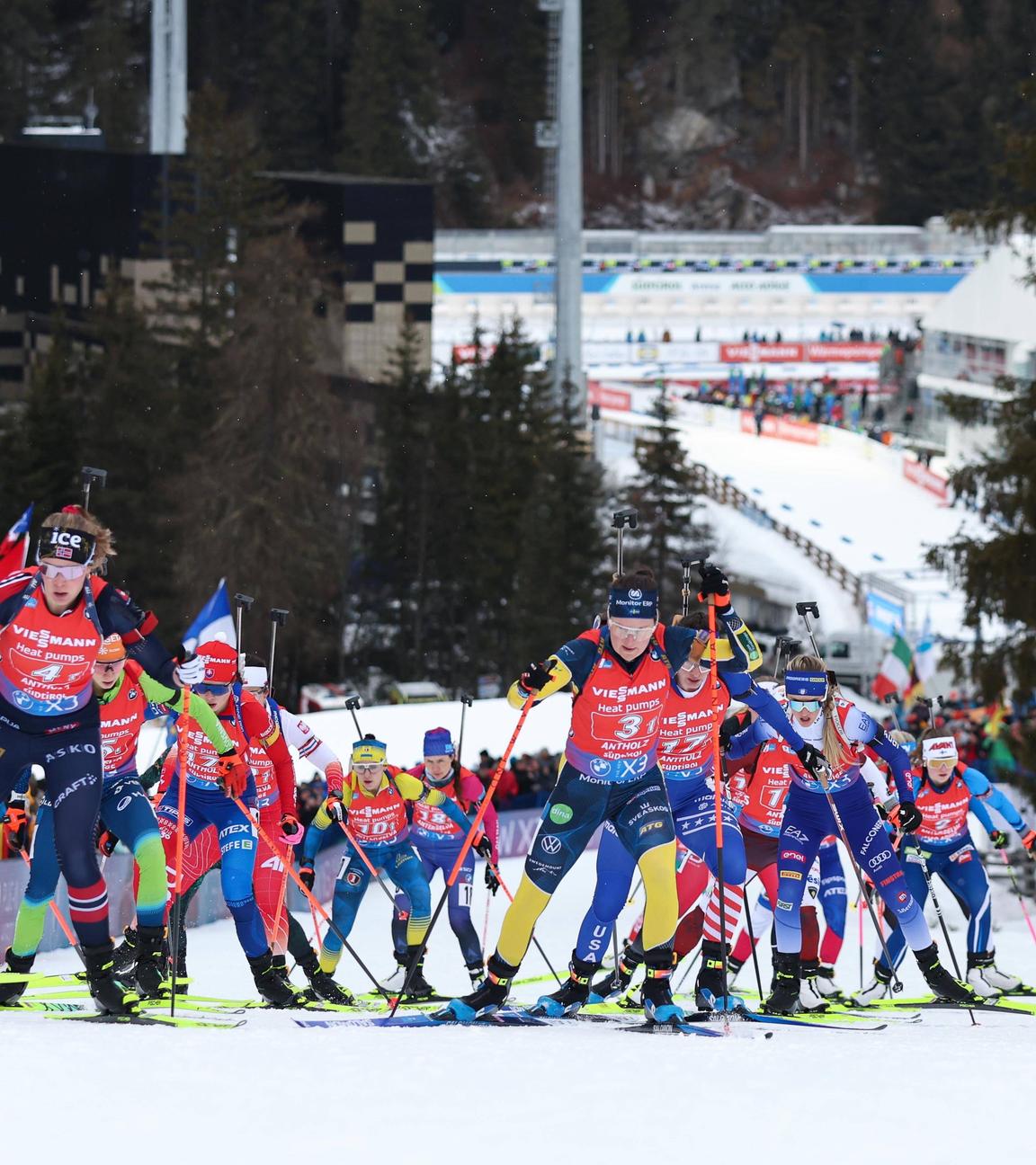 DIe Athletinnen in Aktion bei der Staffel in Antholz am 26.01.2025.