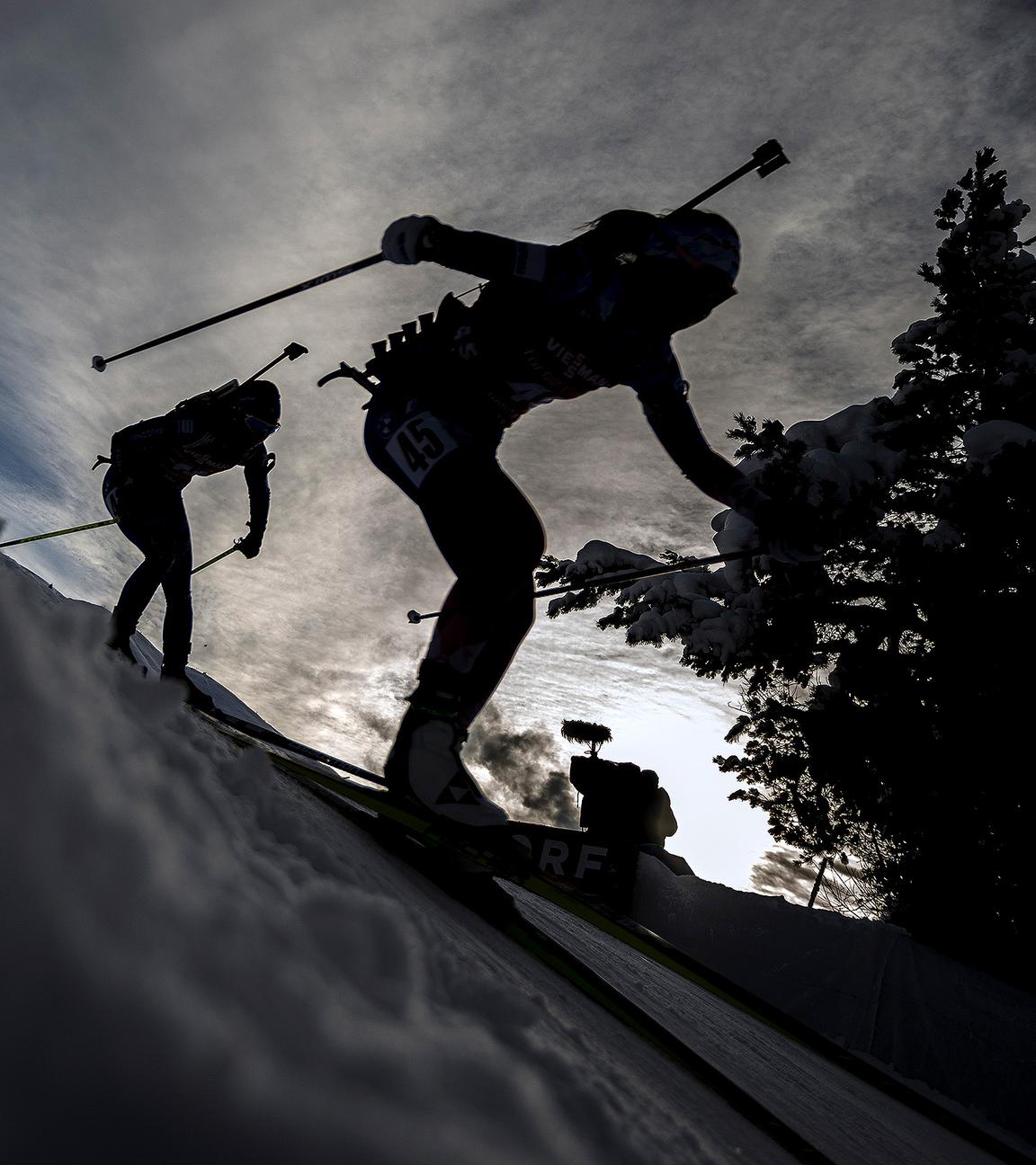 Biathlon Frauen im Gegenlicht