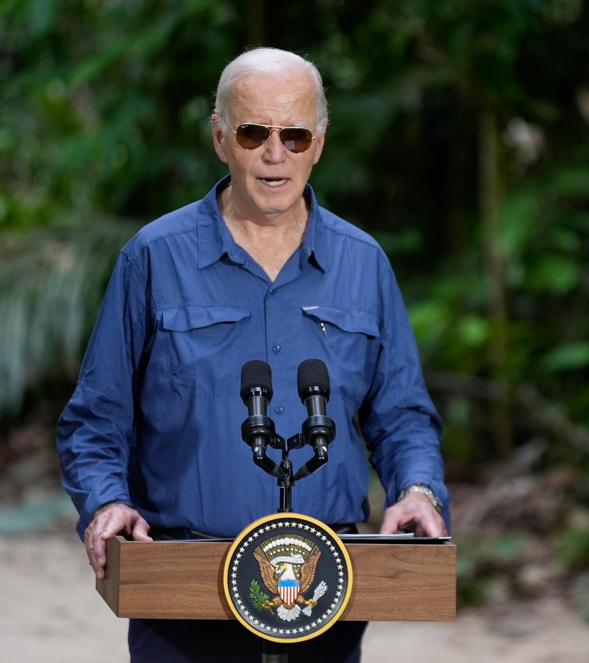 US-Präsident Joe Biden spricht nach einem Rundgang durch das Museu da Amazonia in Manaus, Brasilien.