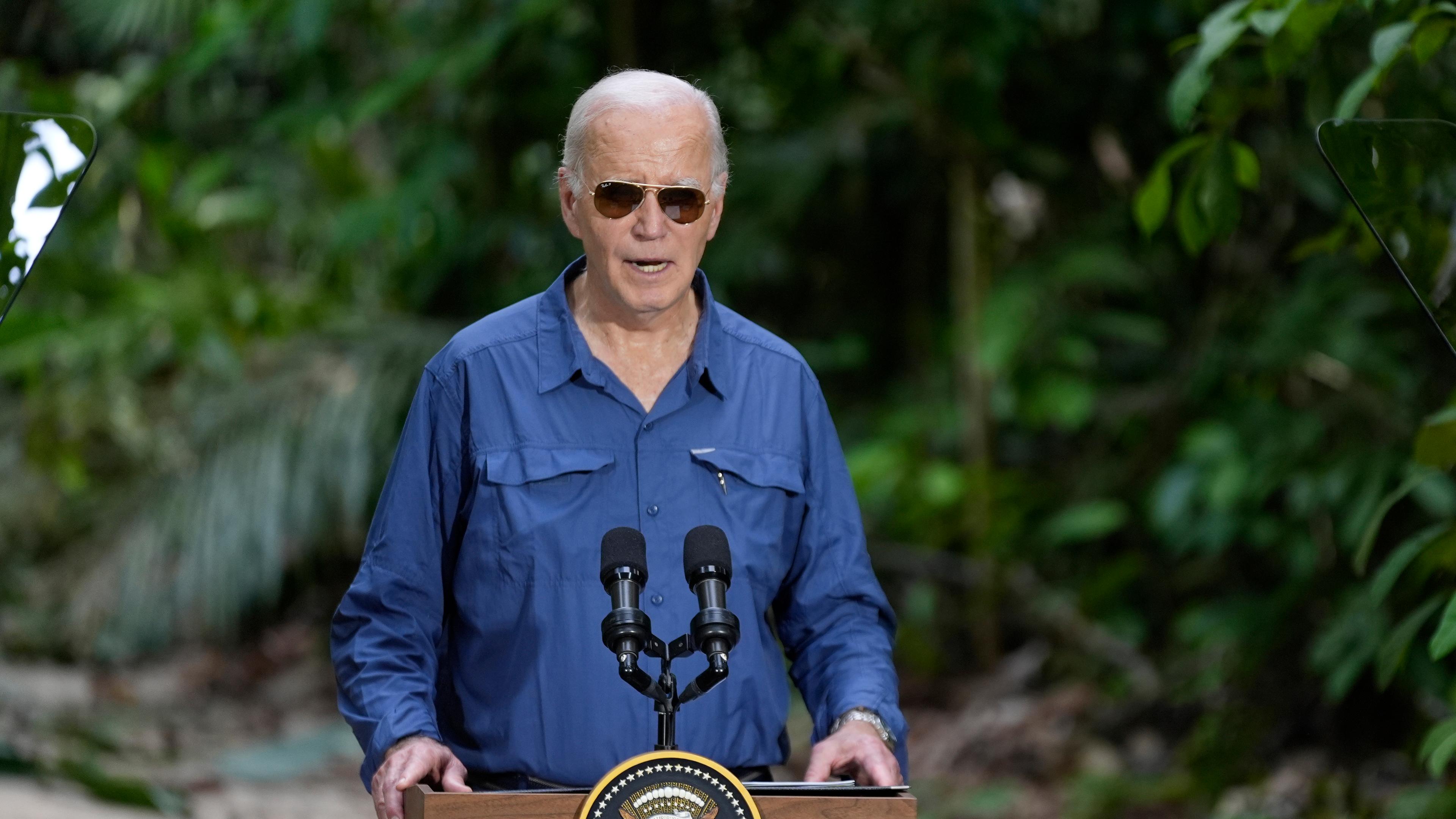 US-Präsident Joe Biden spricht nach einem Rundgang durch das Museu da Amazonia in Manaus, Brasilien.