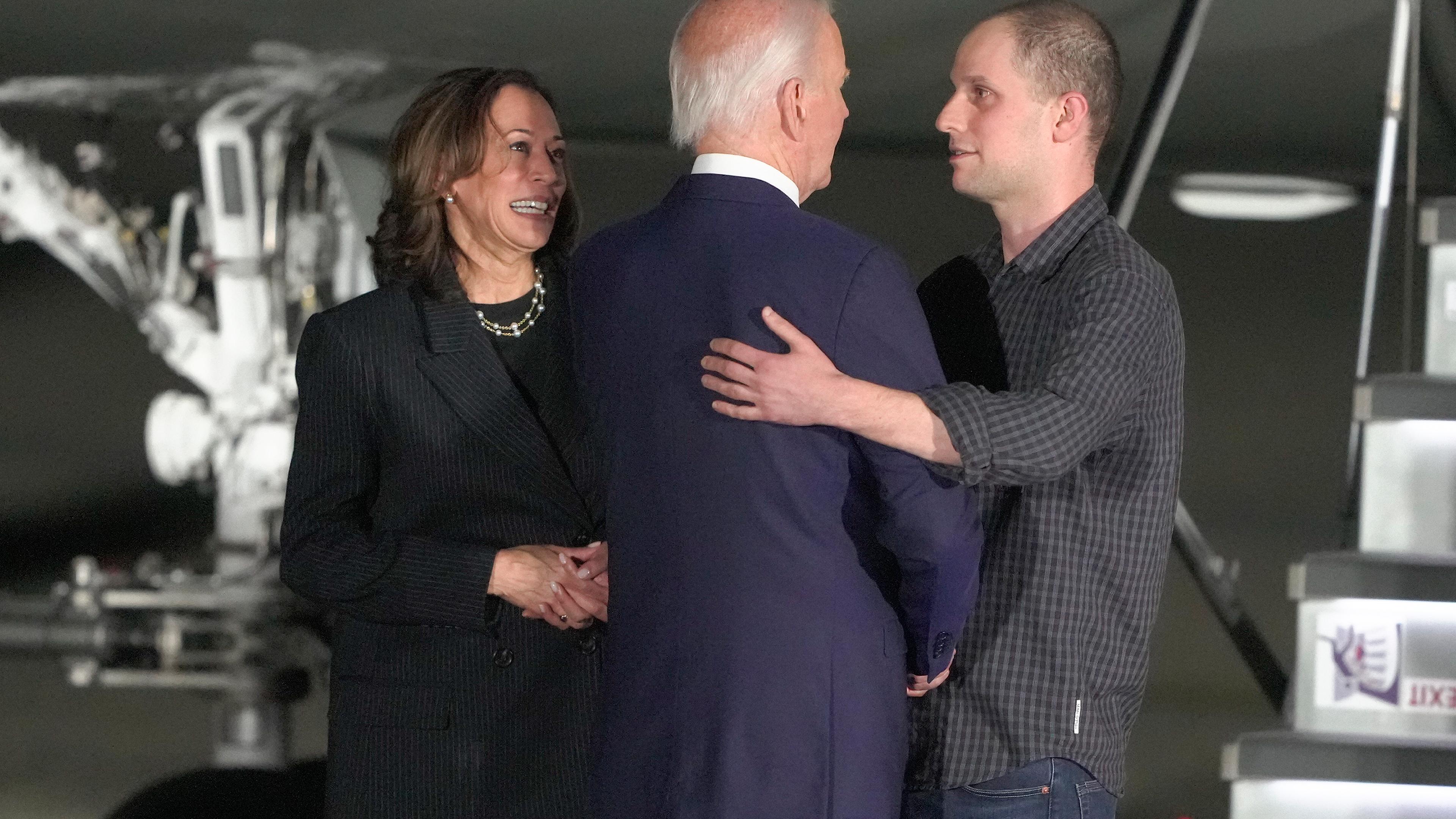 Biden und Harris empfangen den Journalist Evan Gershkovich.