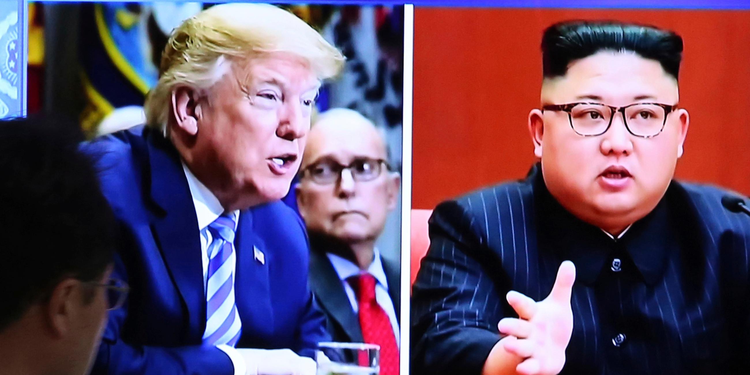 "ZDFzeit: Kim, Trump und die Bombe": Donald Trump und Kim Jong Un sind auf zwei verschiedenen Fotos in Nahaufnahme zu sehen.