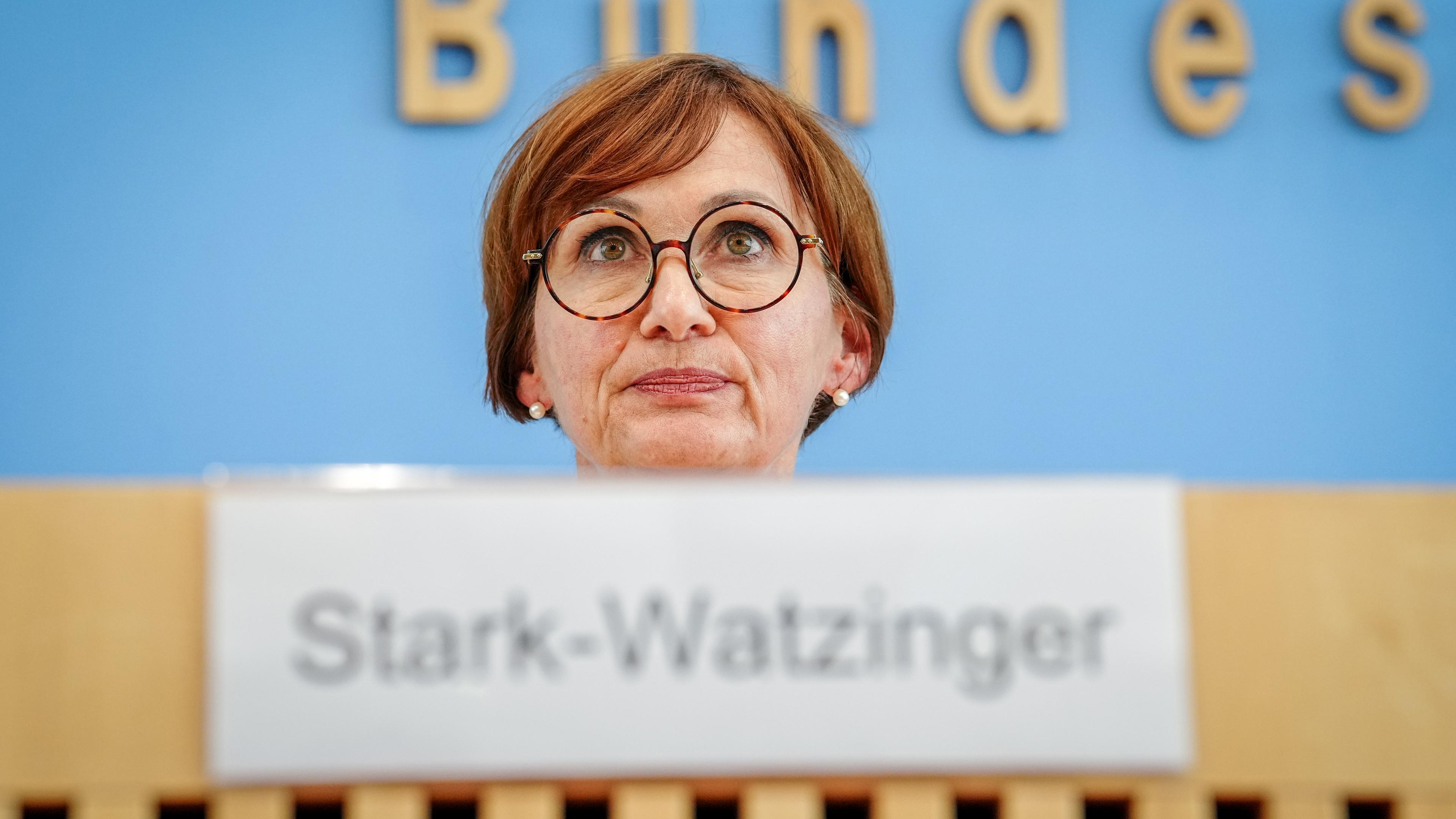 Archiv: Bettina Stark-Watzinger (FDP), Bundesministerin für Bildung und Forschung, stellt den nationalen Bildungsbericht vor. Am 17.06.2024