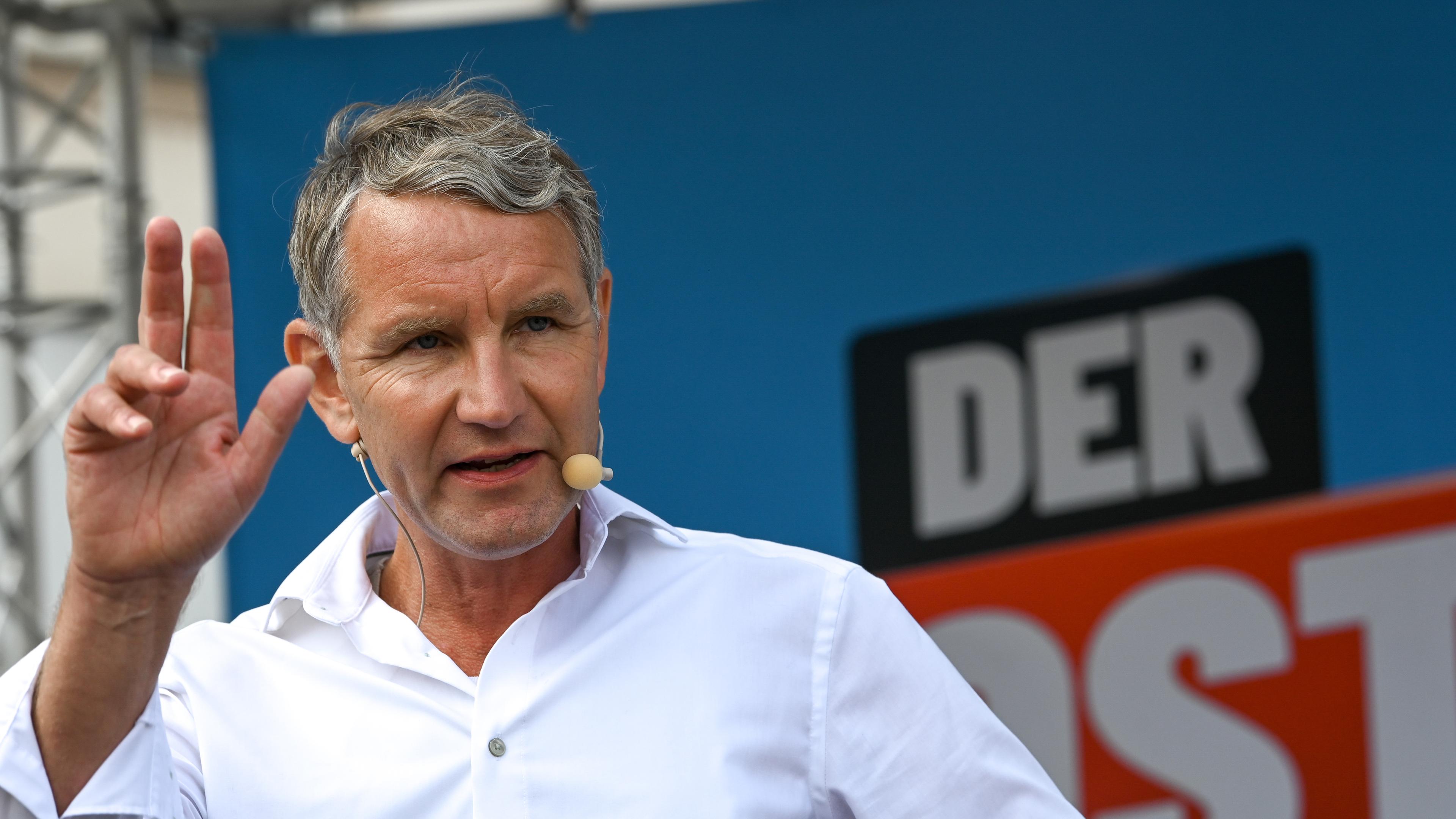 Archiv: AfD-Spitzenkandidat Björn Höcke bei seinem Wahlkampfauftritt auf dem Markt von Bad Frankenhausen. Am 25.08.2024