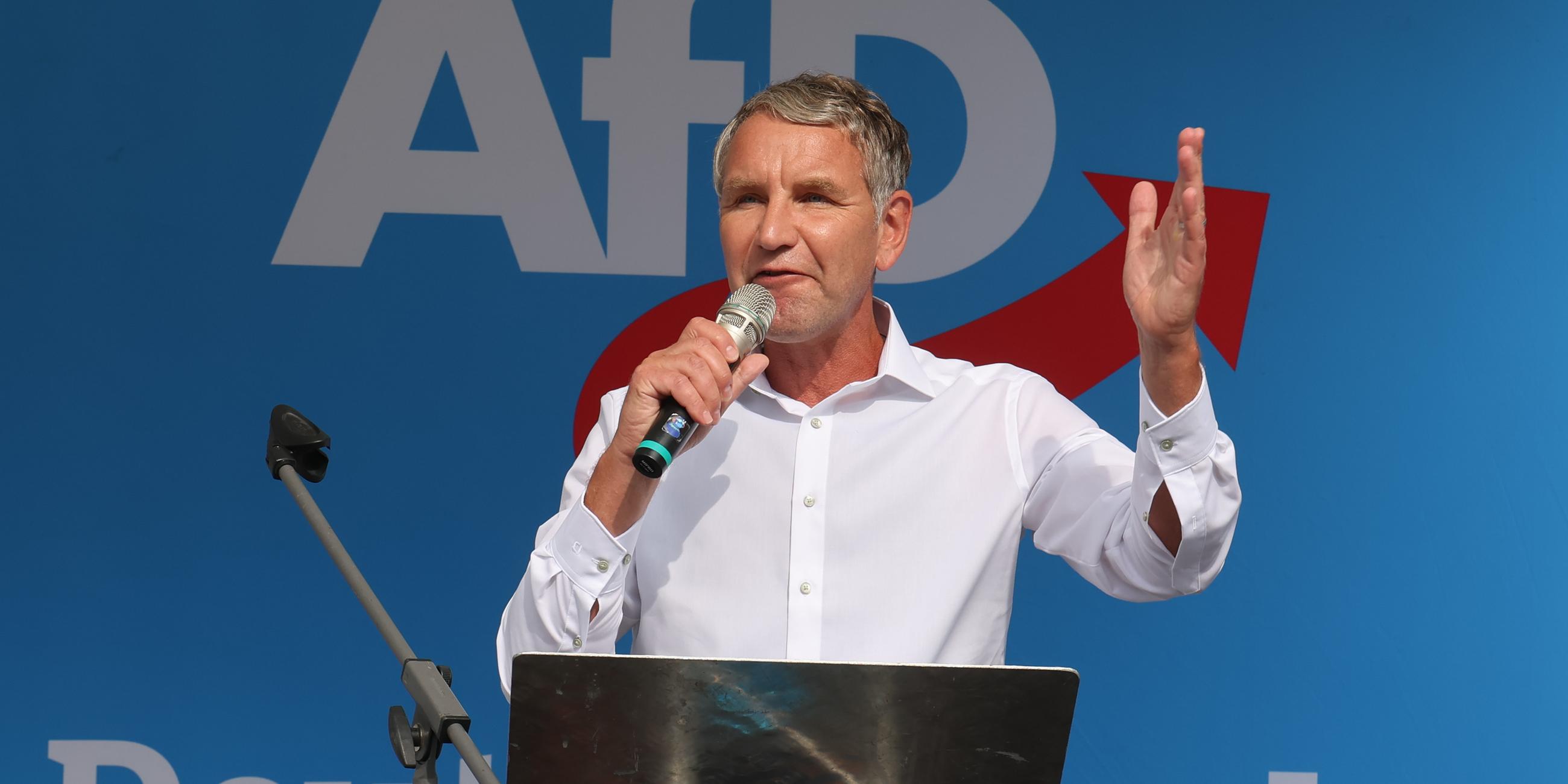 Der Thüringer AfD-Spitzenkandidat Björn Höcke spricht beim Sommerfest seiner Partei. 