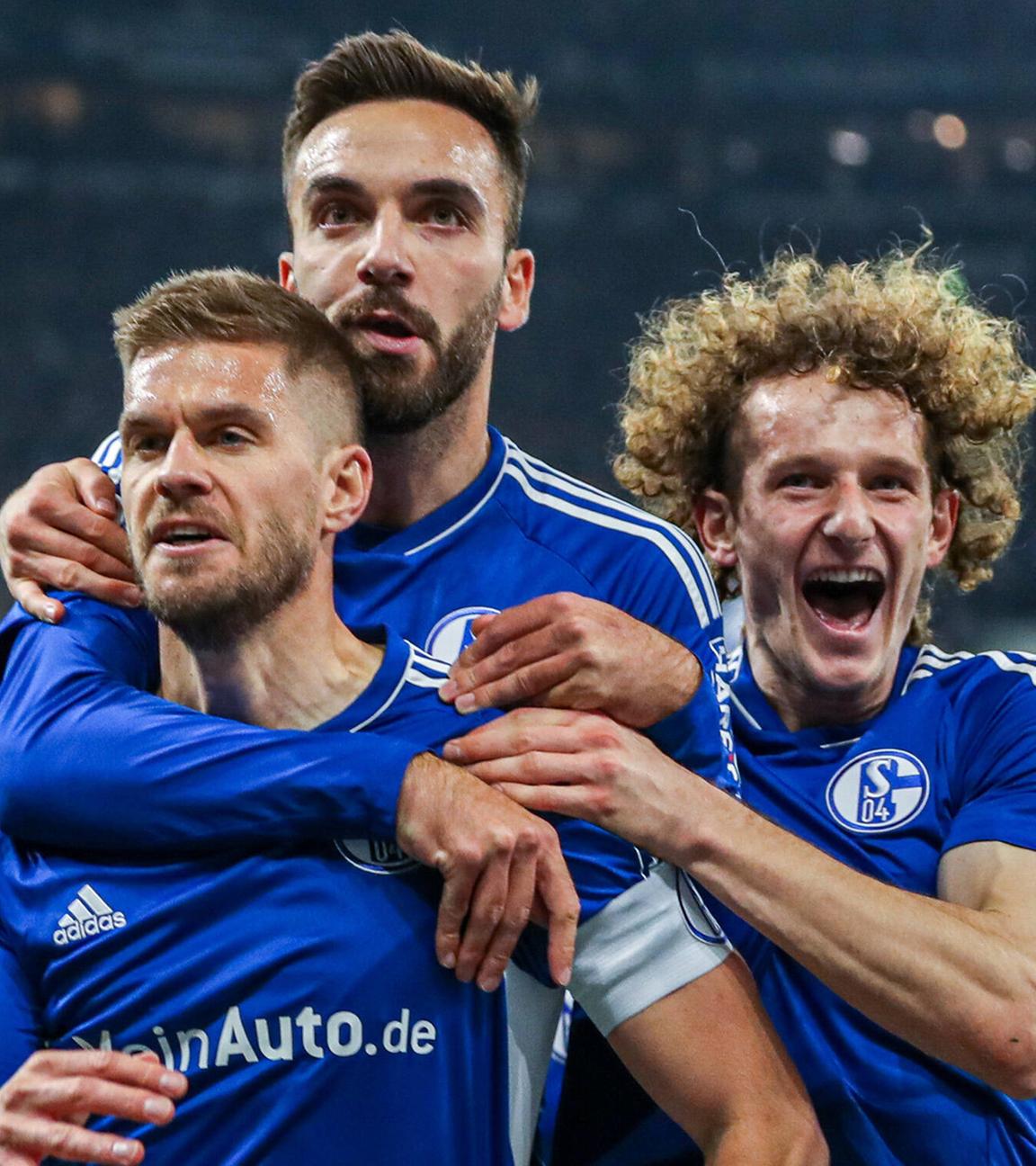 09.11.2022, Gelsenkirchen: Torjubel nach dem 1:0 durch Simon Terodde (FC Schalke 04) gegen den FSV Mainz 05