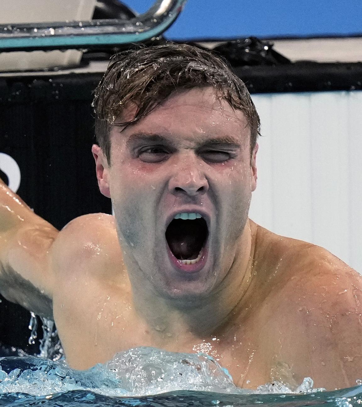 US-Amerikaner Bobby Finke bricht den Weltrekord über 1500m Freistil.