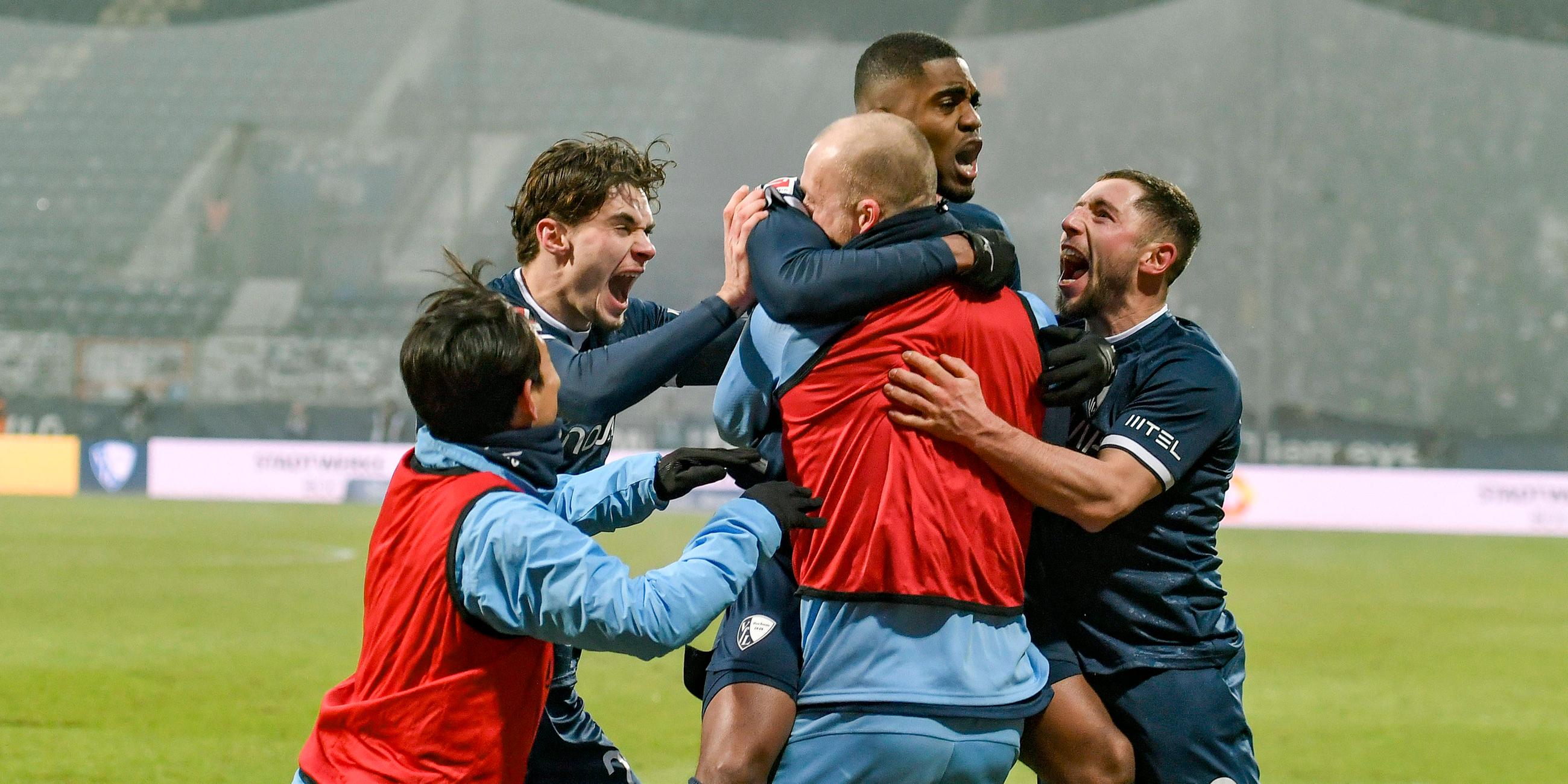 Bochums Myron Boadu jubelt nach dem Tor zum 3:3 mit der Mannschaf