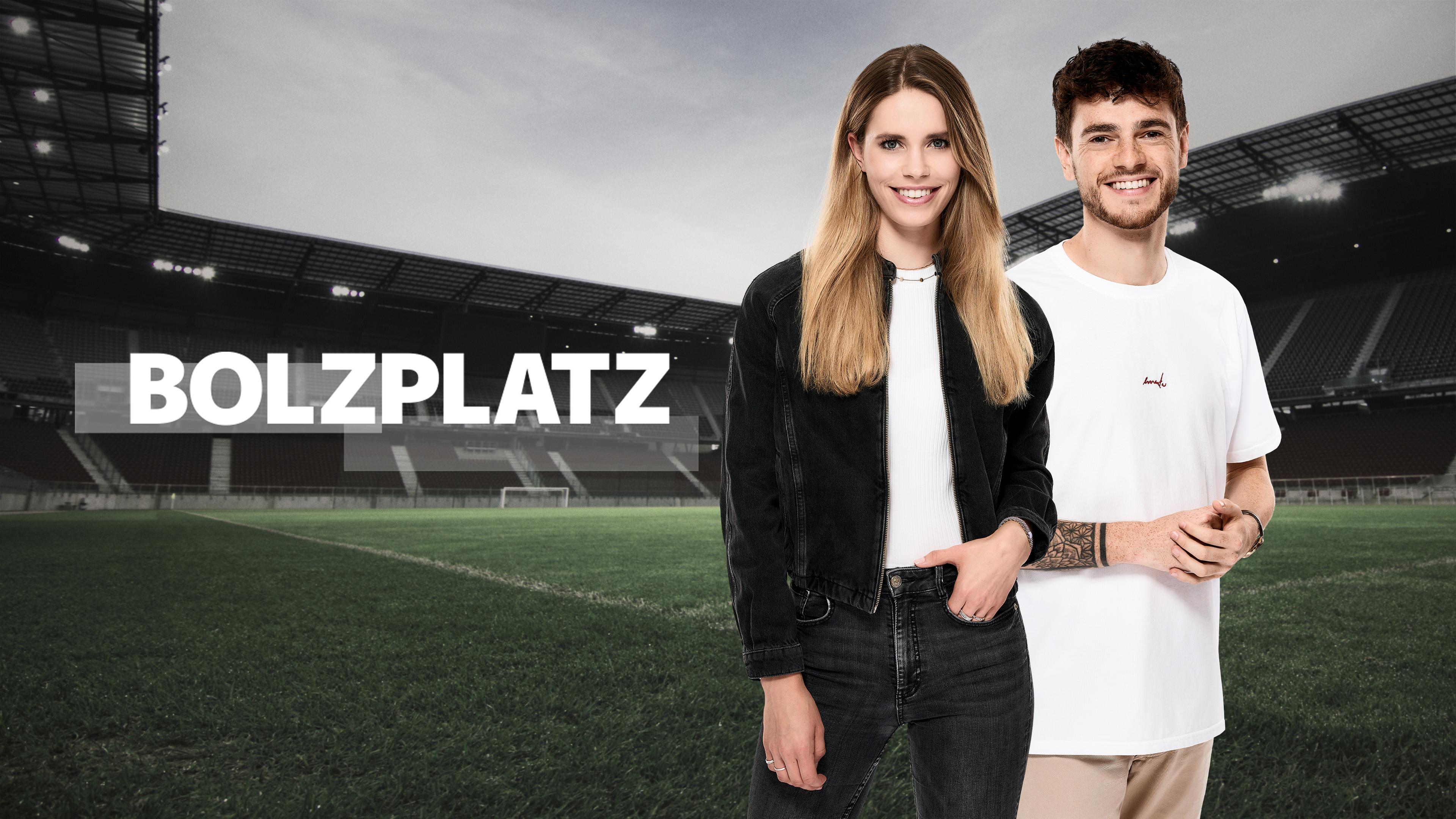 Bolzplatz - Sportjournalisten Lili Engels und Conan Furlong