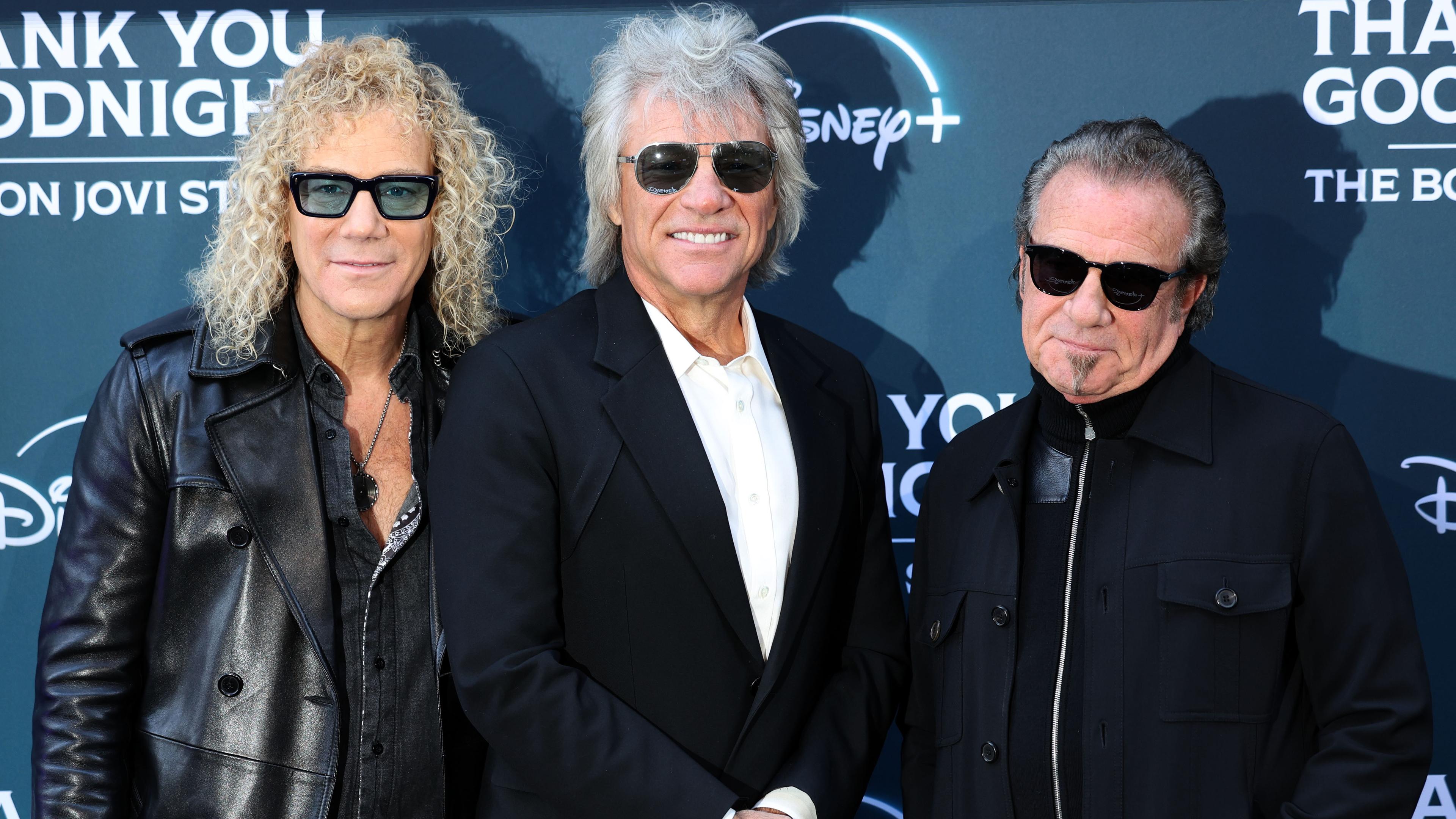 David Bryan, Jon Bon Jovi, and Tico Torres, Mitglieder der Band Bon Jovi auf dem roten Teppich der Premiere ihrer Doku "Thank You, Goodnight: The Bon Jovi Story" in London