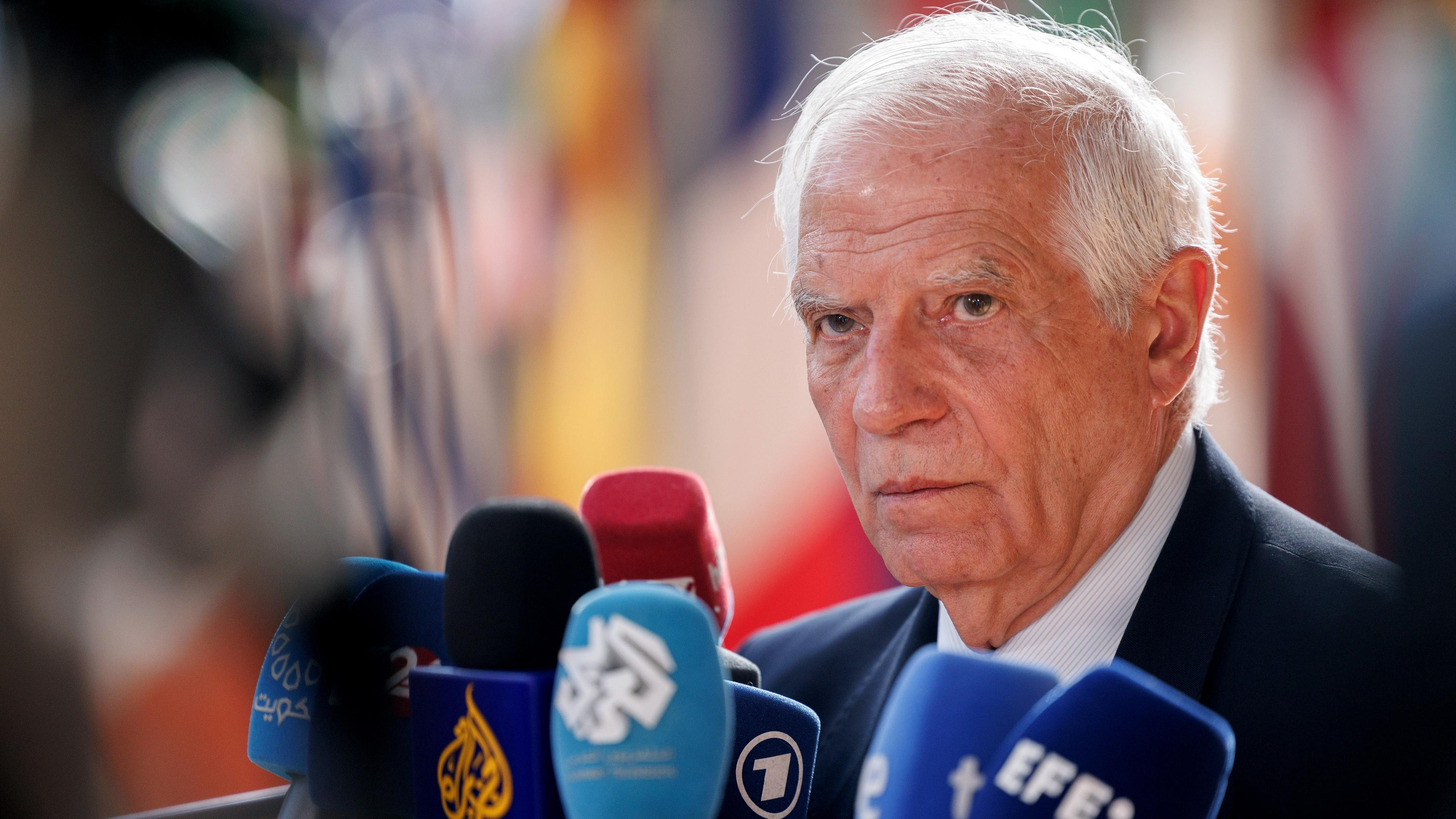 Der Hohe Vertreter der EU für Außen- und Sicherheitspolitik, Josep Borrell, spricht zu Beginn des Europäischen Rates für Auswärtige Angelegenheiten am 22. Juli 2024 in Brüssel, Belgien, zu den Medien.