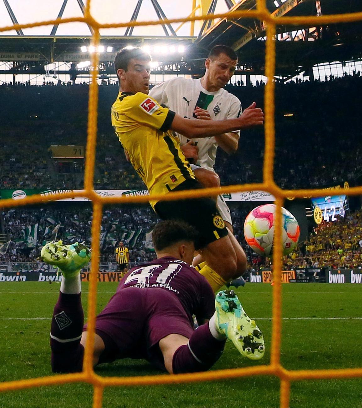 Bundesliga - Borussia Dortmund gegen Borussia Mönchengladbach - Signal Iduna Park, Dortmund, Deutschland - 13.05.2023. Giovanni Reyna von Borussia Dortmund erzielt das fünfte Tor
