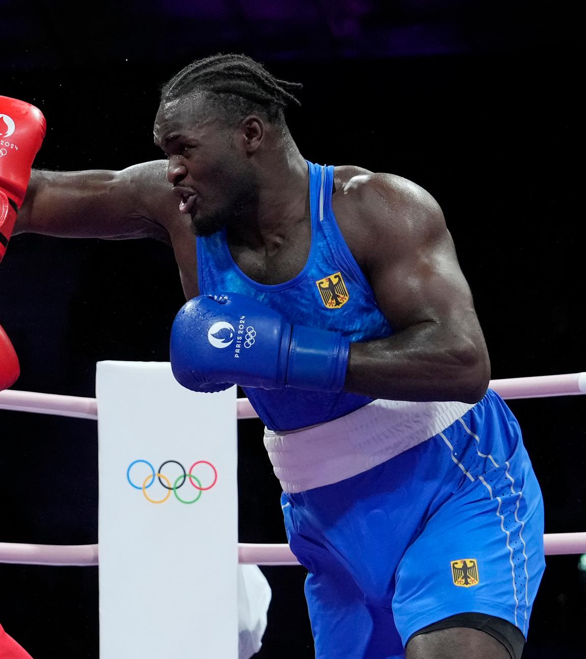 Der deutsche Boxer Nelvie Tiafack während seinem Kampf beim Viertelfinale der olympischen Spiele 2024.