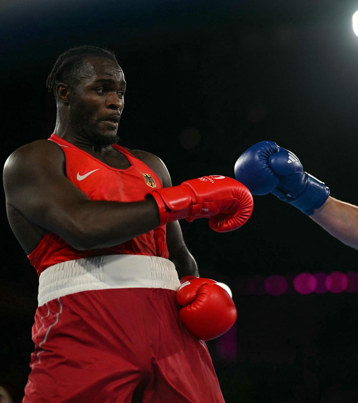 Der deutsche Boxer Nelvie Tiafack während dem Halfinale gegen Uzbekistan.