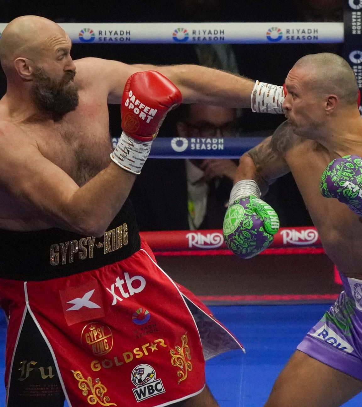 Tyson Fury und Oleksandr Usyk in Aktion bei ihrem Kampf.