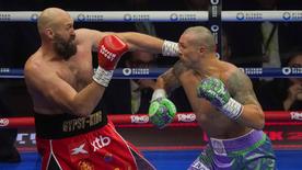 Tyson Fury and Oleksandr Usyk in Action bei ihrem Kampf.