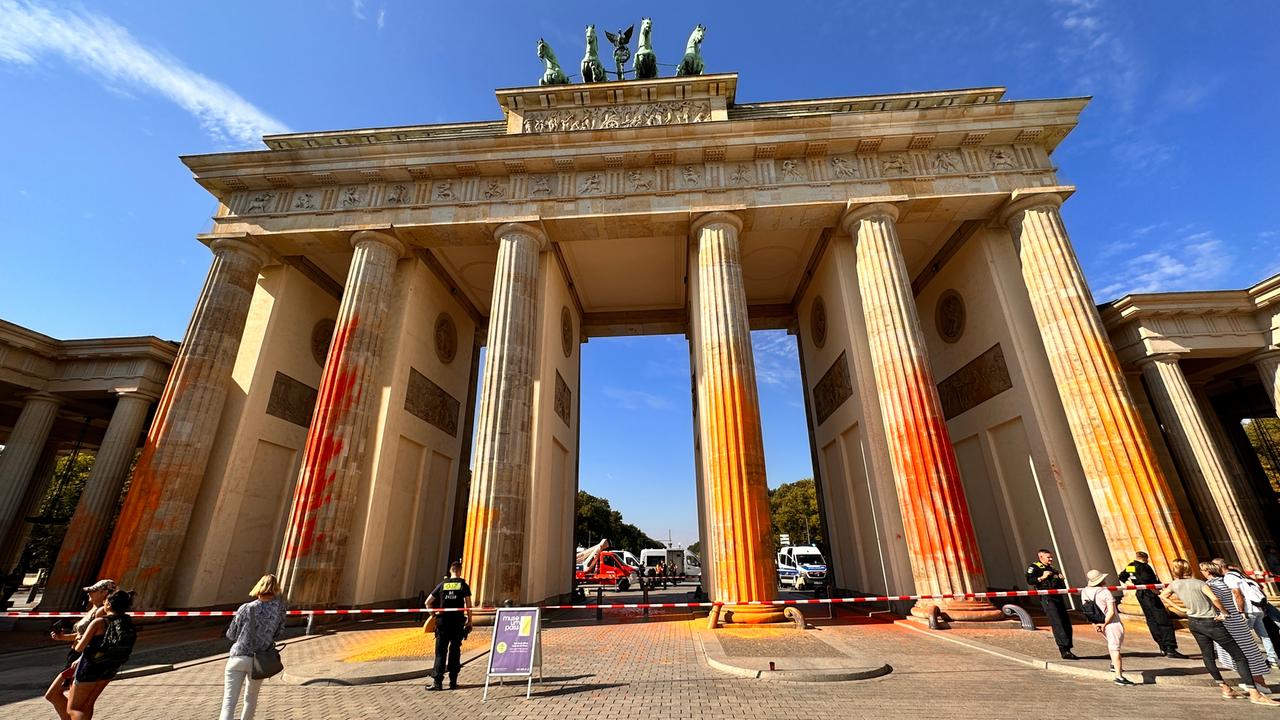 "Letzter Generation" Beschmiert Brandenburger Tor - ZDFheute