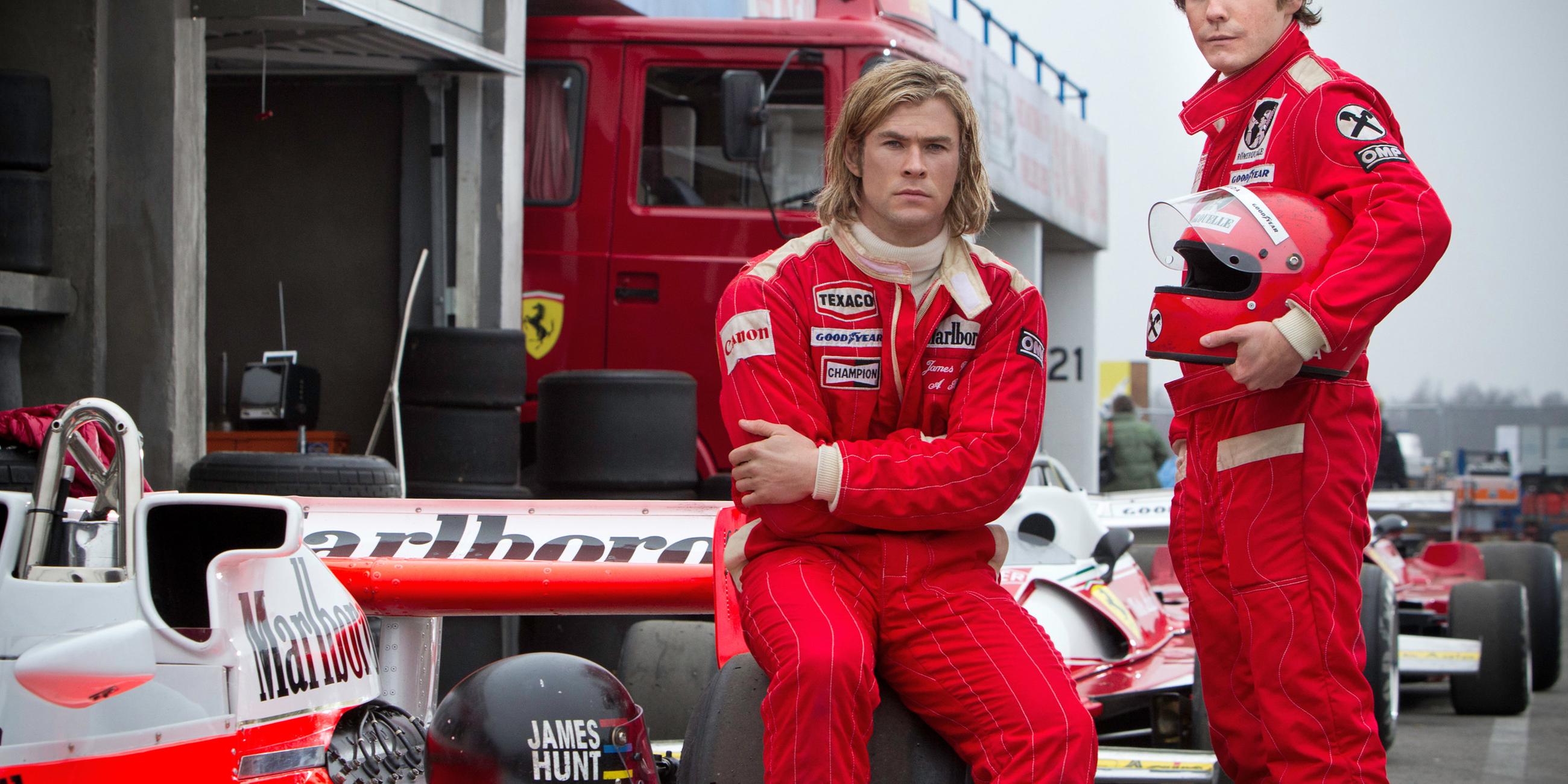 2013: Daniel Brühl übernimmt in dem Formel-1-Motorsport-Drama „Rush – Alles für den Sieg“ die Rolle des jungen Niki Lauda. Er spielt an der Seite von Chris Hemsworth.