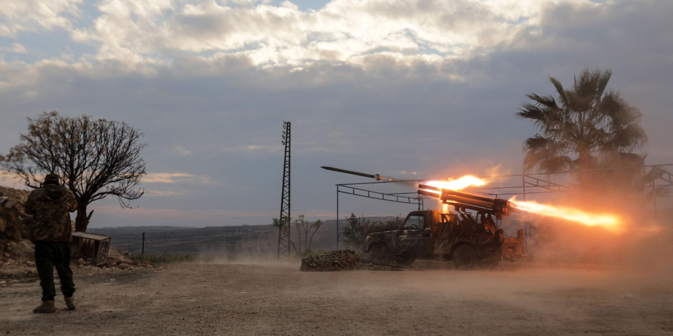 Aufständische Truppen bei Hama schießen Rakete auf Regierungsstellungen