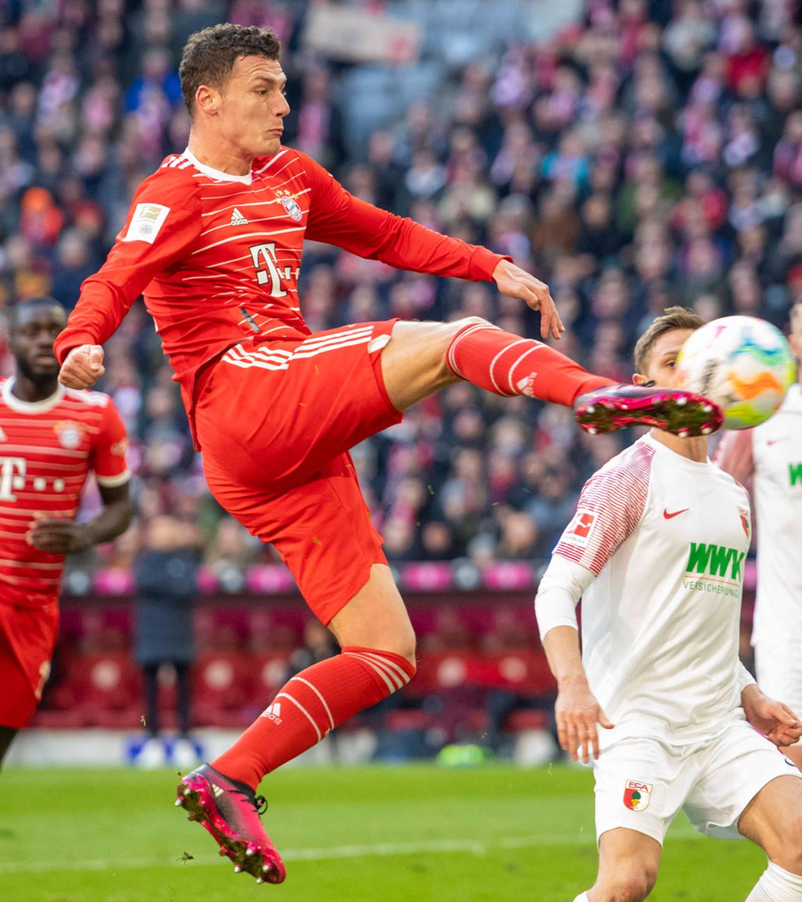 11.03.2023, München: Benjamin Pavard (FC Bayern München) in Aktion im Spiel gegen den FC Augsburg
