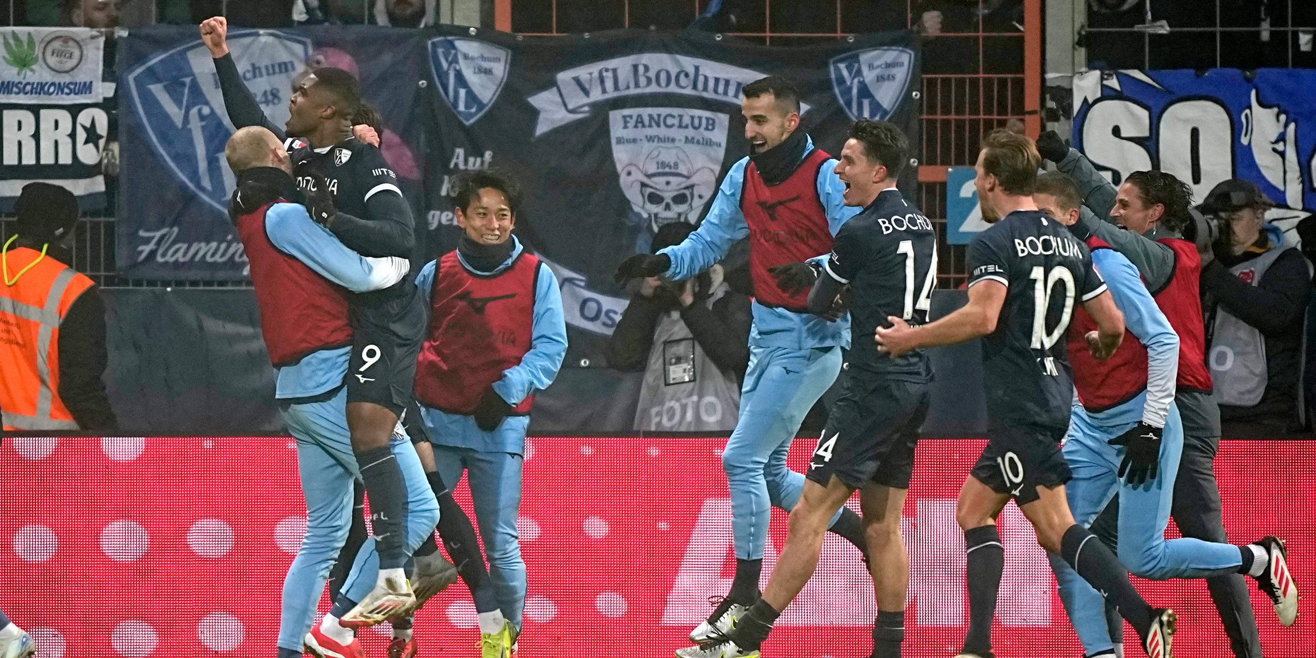 Bochums Myron Boadu jubelt mit seiner Mannschaft nach seinem Ausgleichstreffer gegen Leipzig.