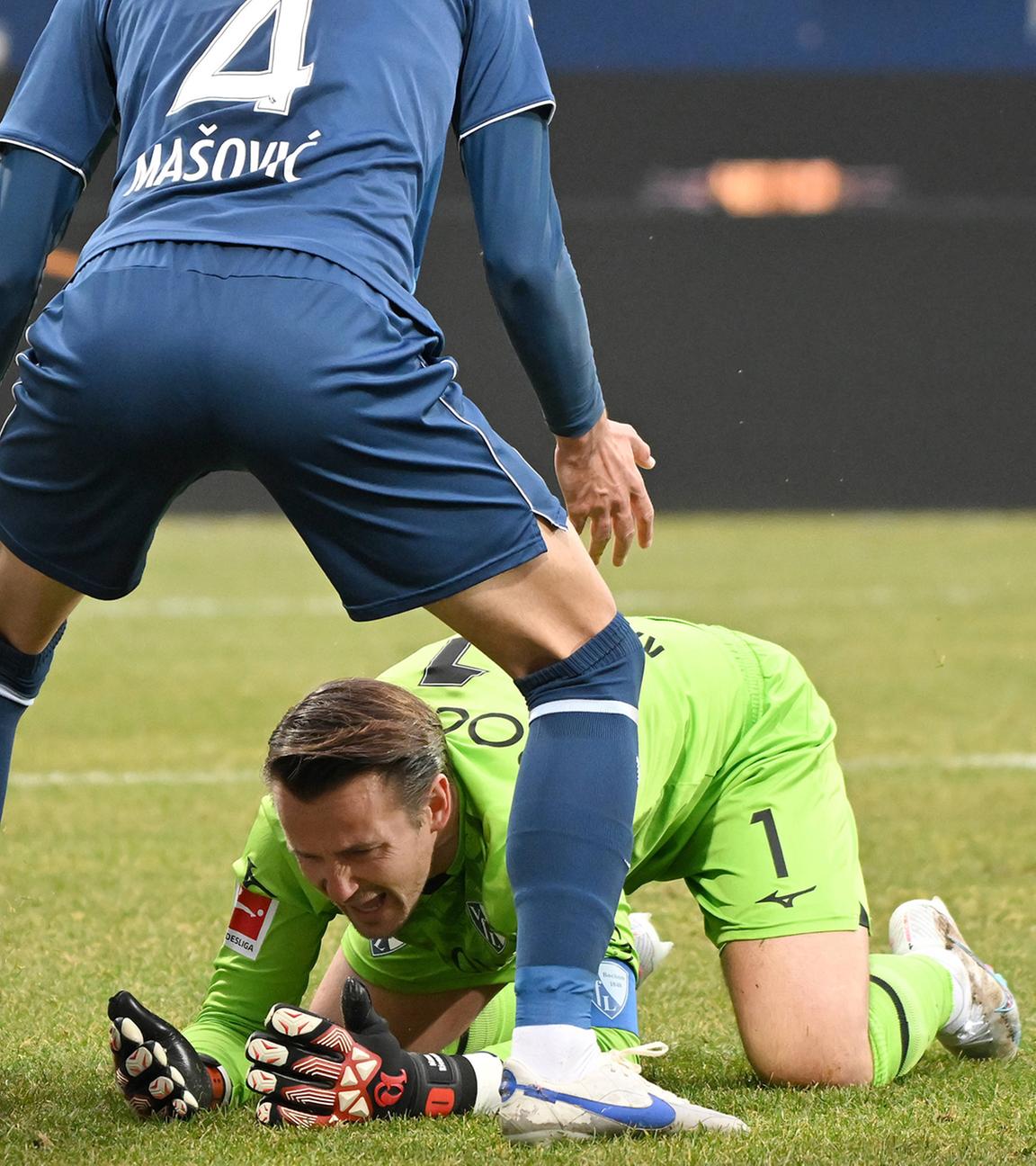 Tor zum 0:1 durch ein Eigentor von Manuel Riemann (Bochum).