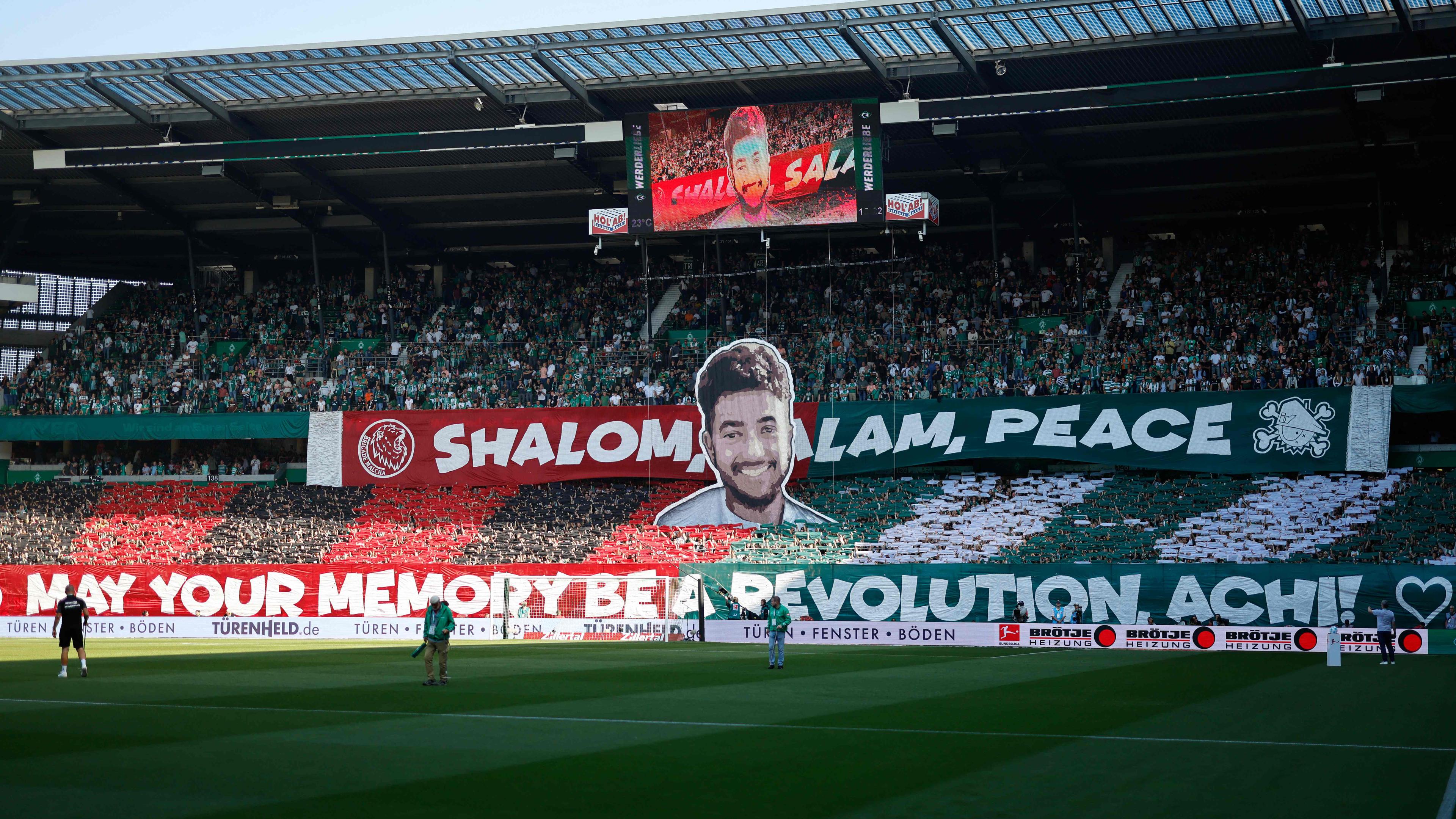 Choreografie der Werder-Fans in Gedenken an Hersh Goldberg-Polin, eine der toten Hamas-Geiseln.