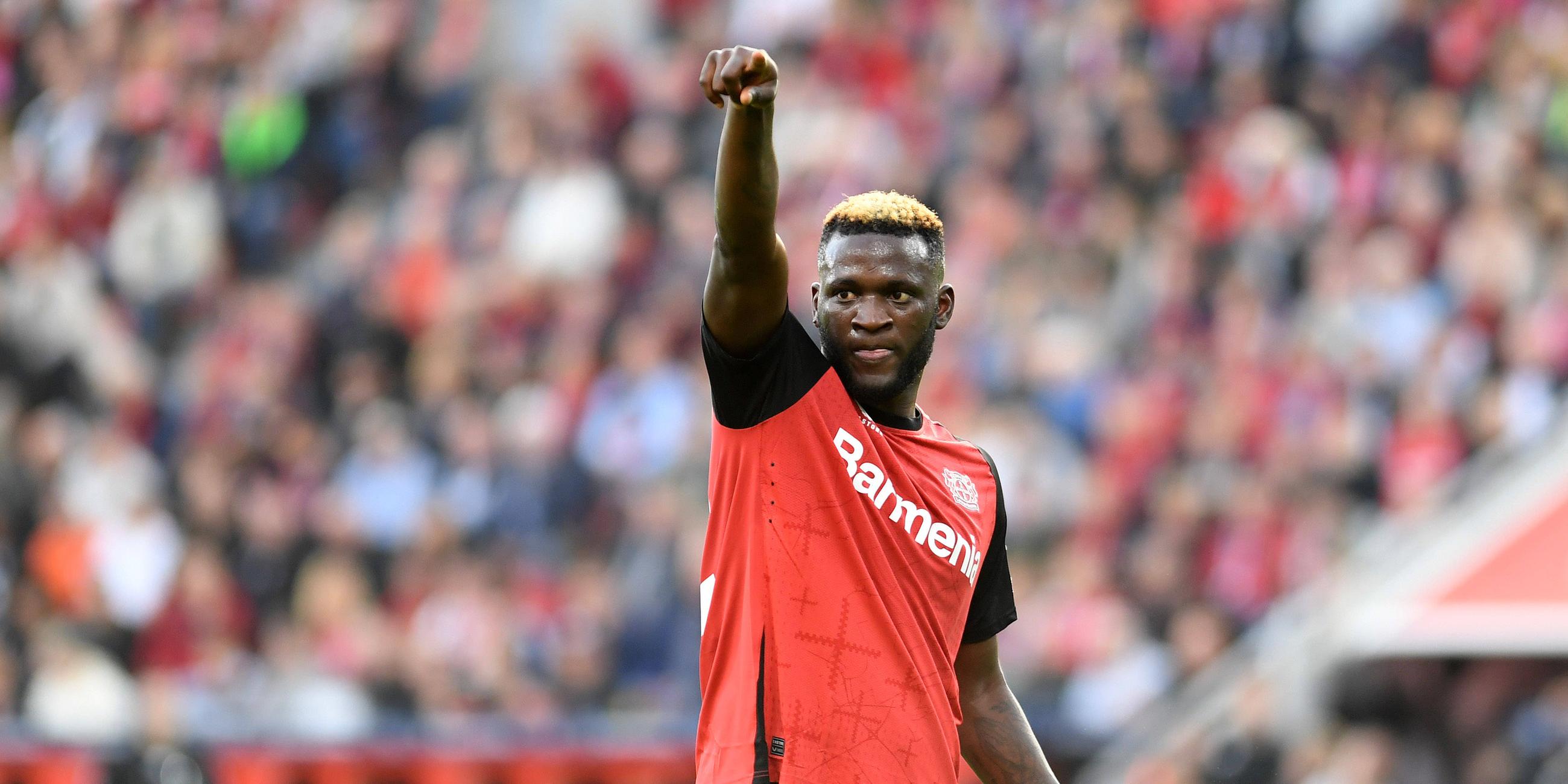 Leverkusens Victor Boniface jubelt nach seinem Tor zum 2:1 gegen die Eintracht Frankfurt.