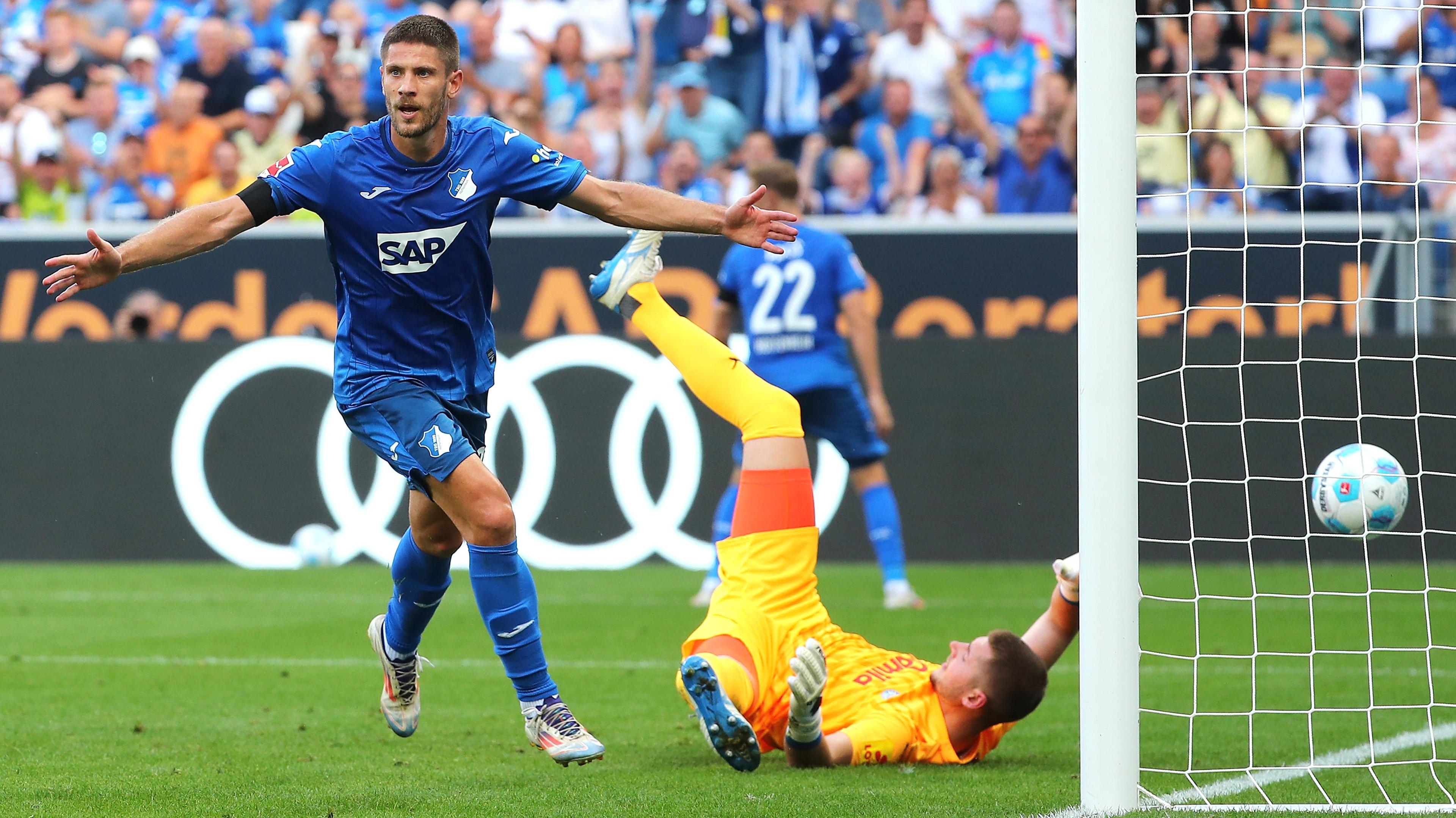 Andrej Kramaric (TSG 1899 Hoffenheim) erziehlt das 2:0 gegen Aufsteiger Holstein Kiel.