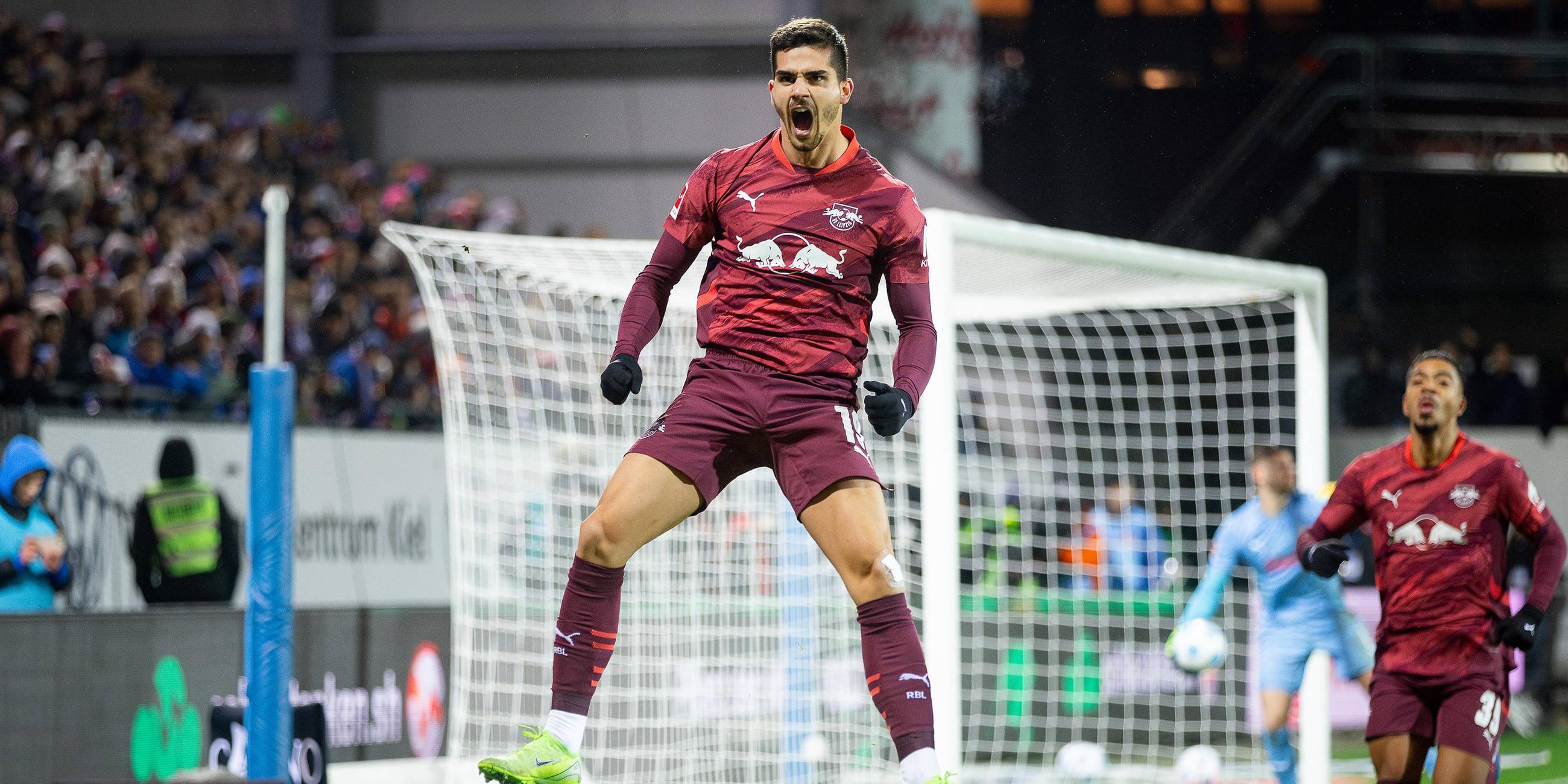 Leipzigs Andre Silva jubelt nach seinem Tor gegen Hostein Kiel.