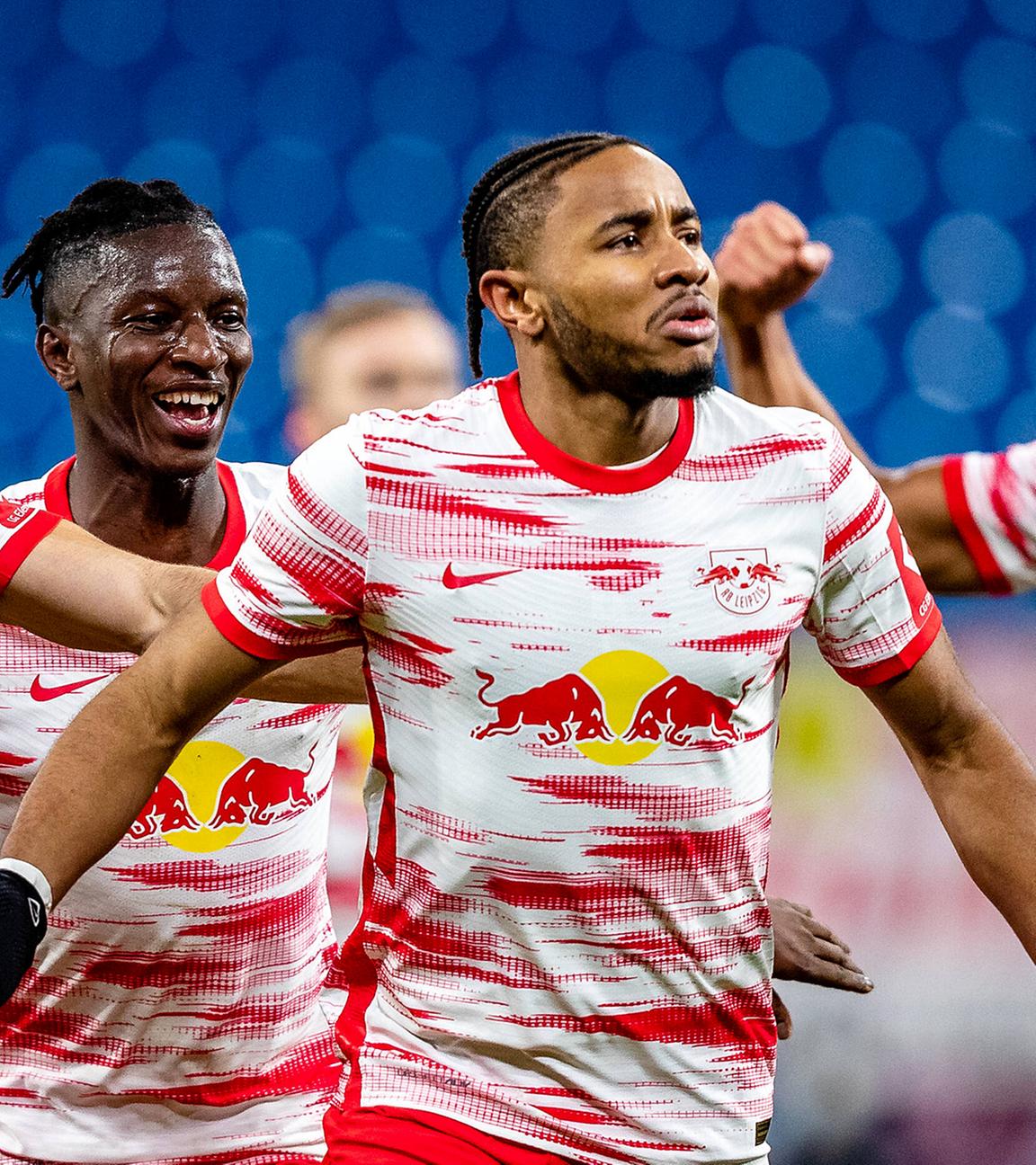 Christopher Nkunku von RB Leipzig zum 1:0 Torjubel gegen den 1. FC Köln am 11.02.2022 in Leipzig.